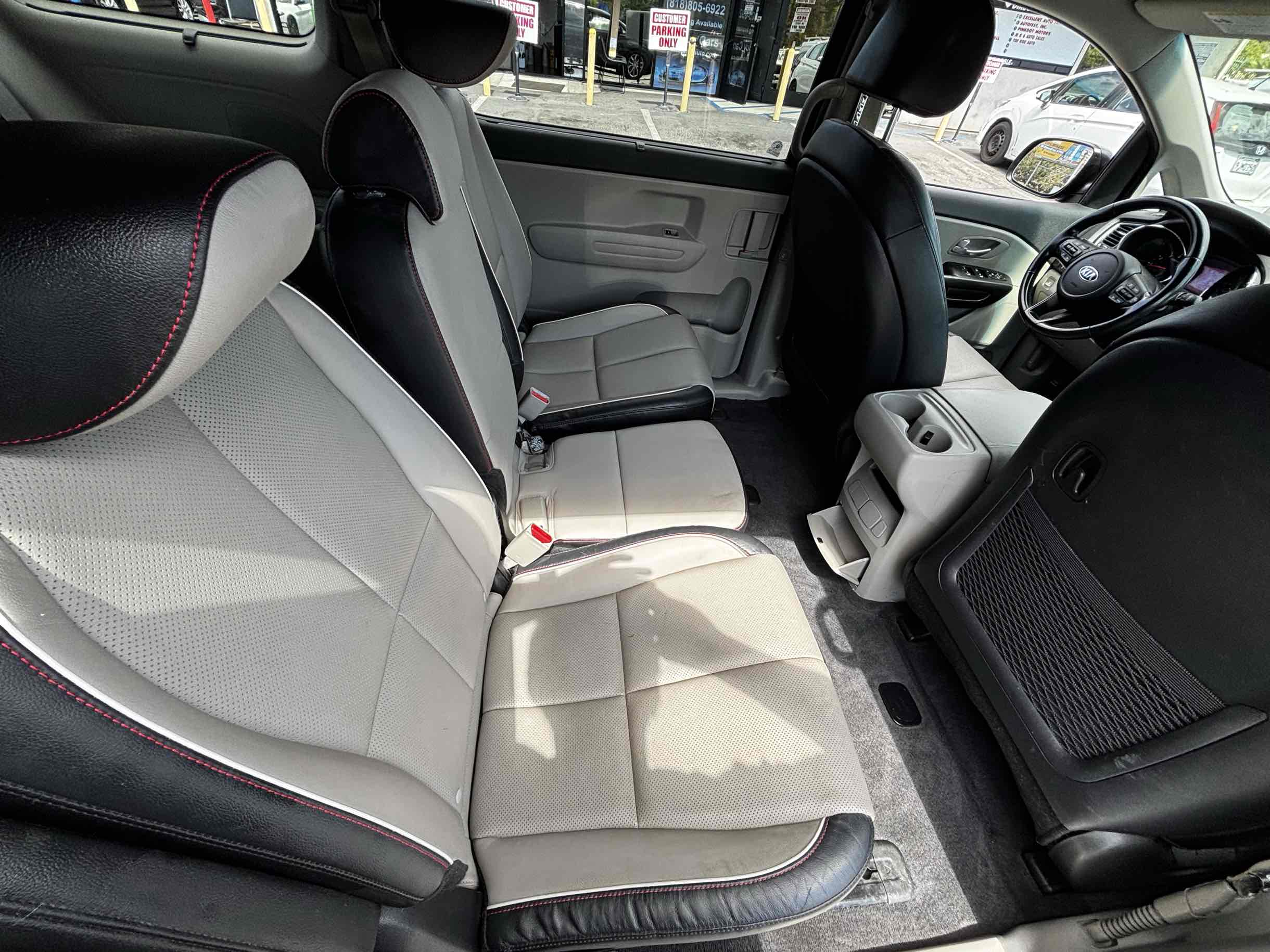 2019 Kia Sedona EX photo 27