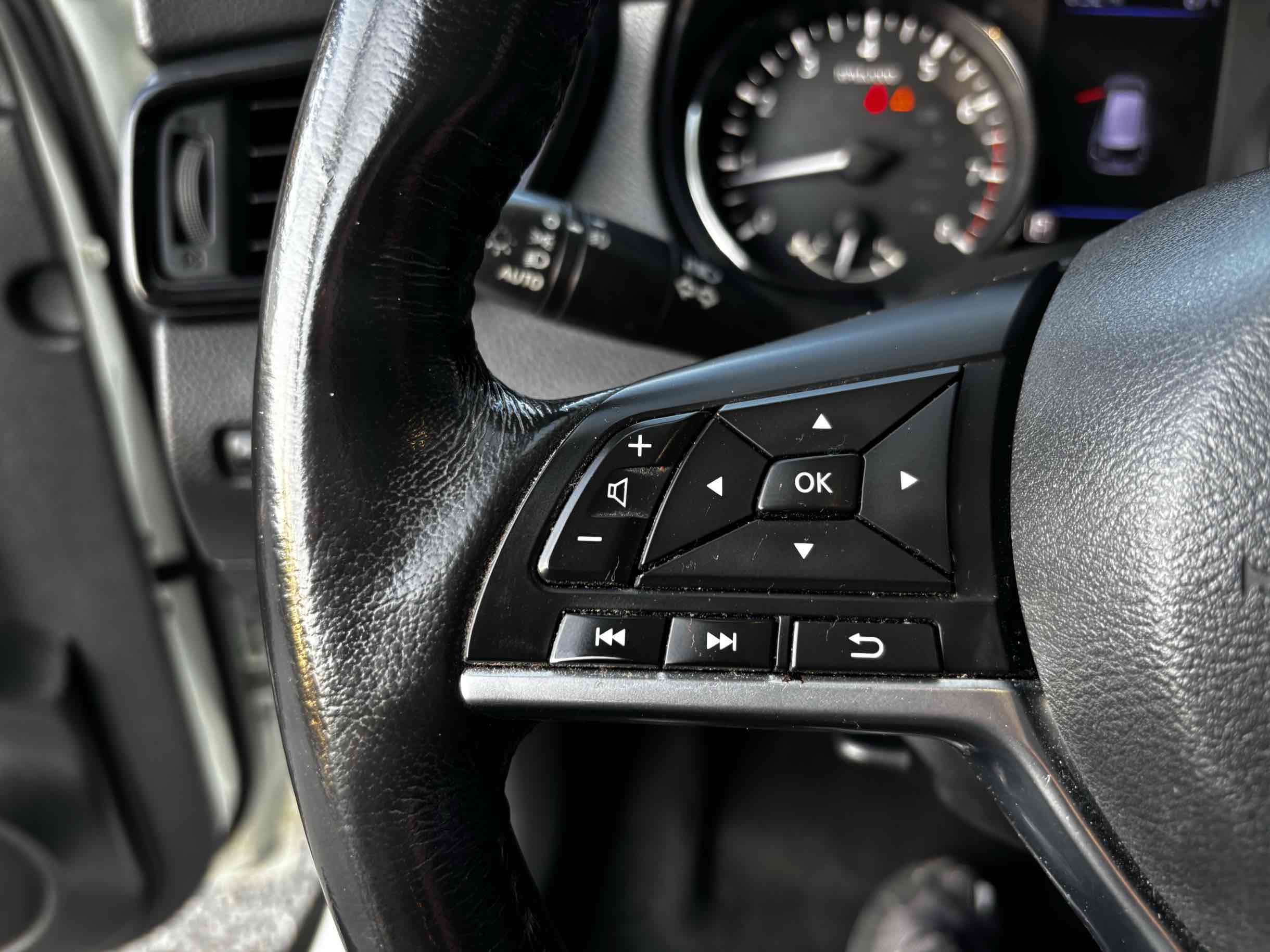 2018 Nissan Rogue SL photo 9
