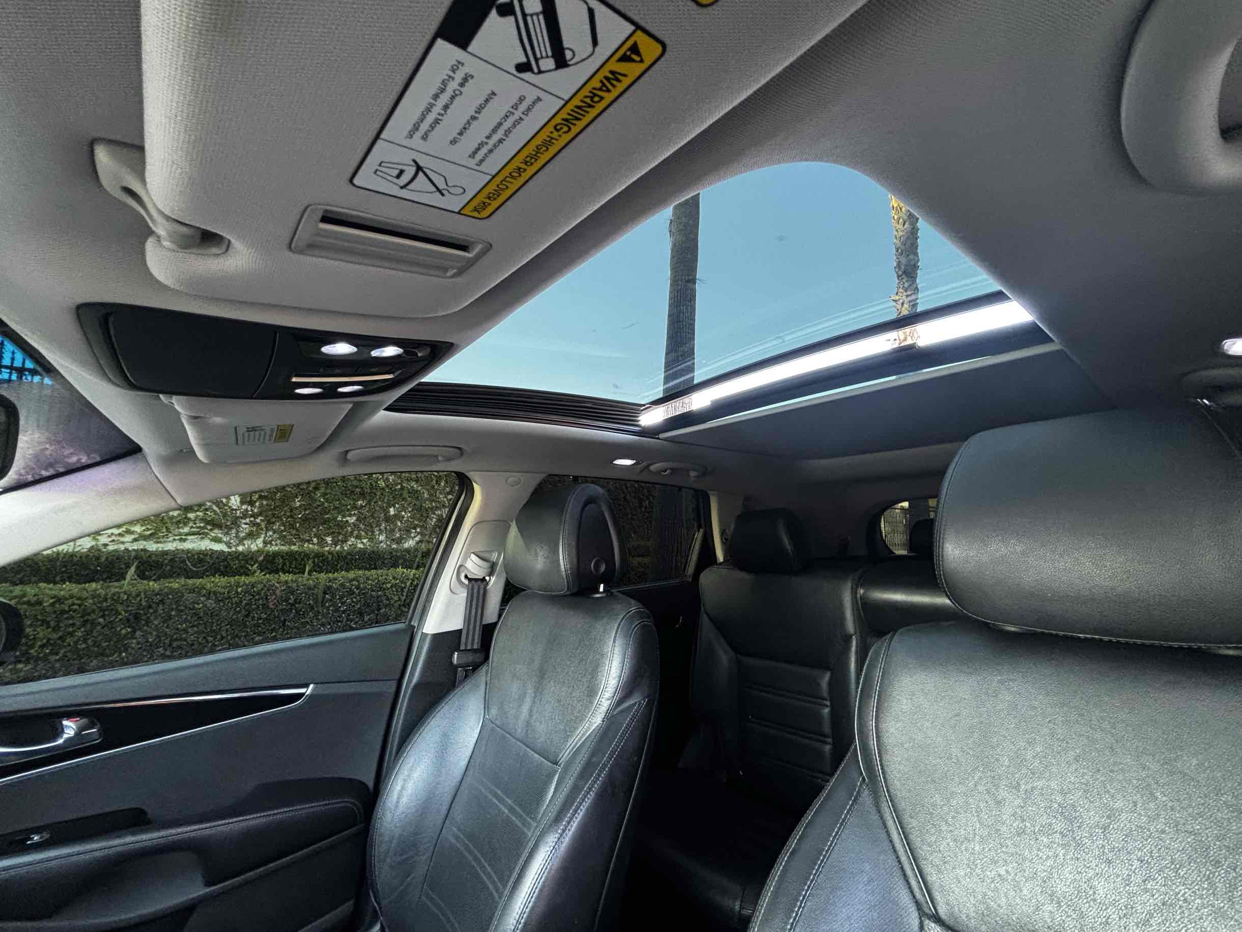 2016 Kia Sorento SX photo 24
