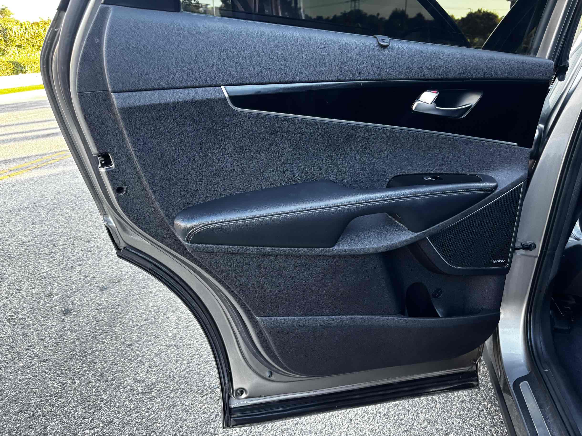 2016 Kia Sorento SX photo 25
