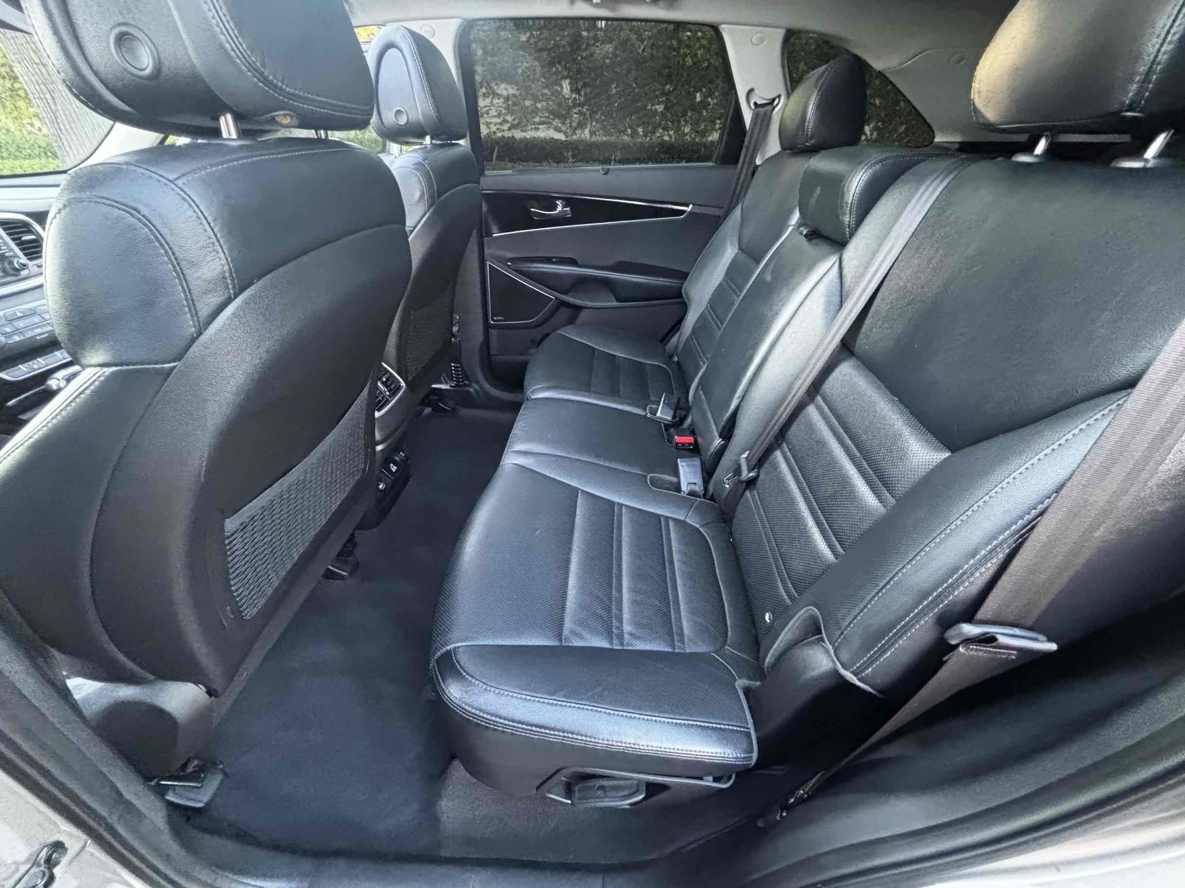 2016 Kia Sorento SX photo 26