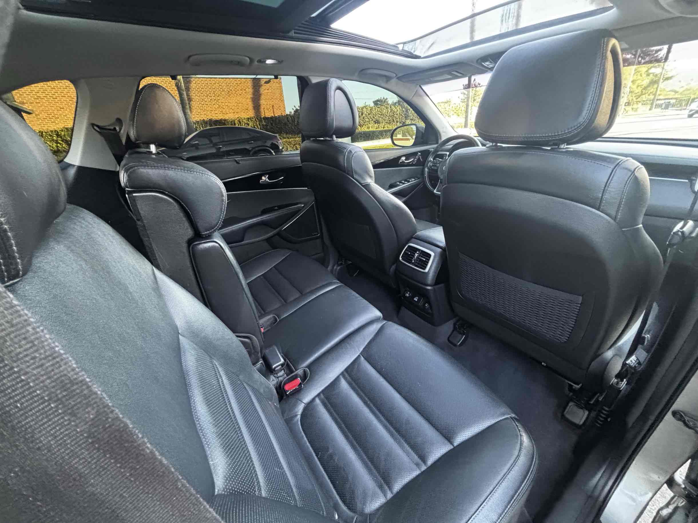 2016 Kia Sorento SX photo 39