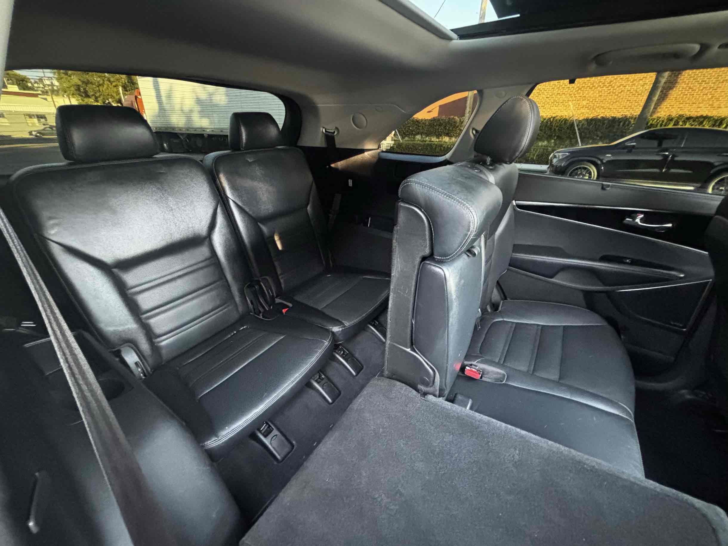 2016 Kia Sorento SX photo 40