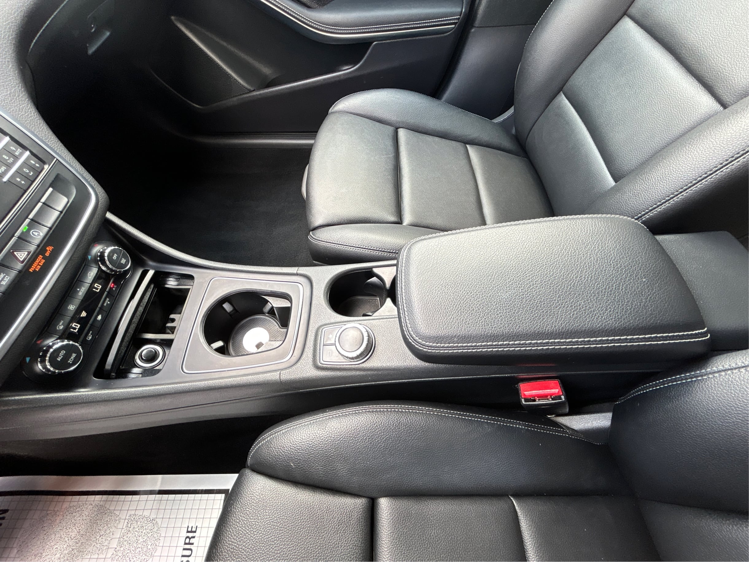 2016 Mercedes Benz GLA 250 photo 16