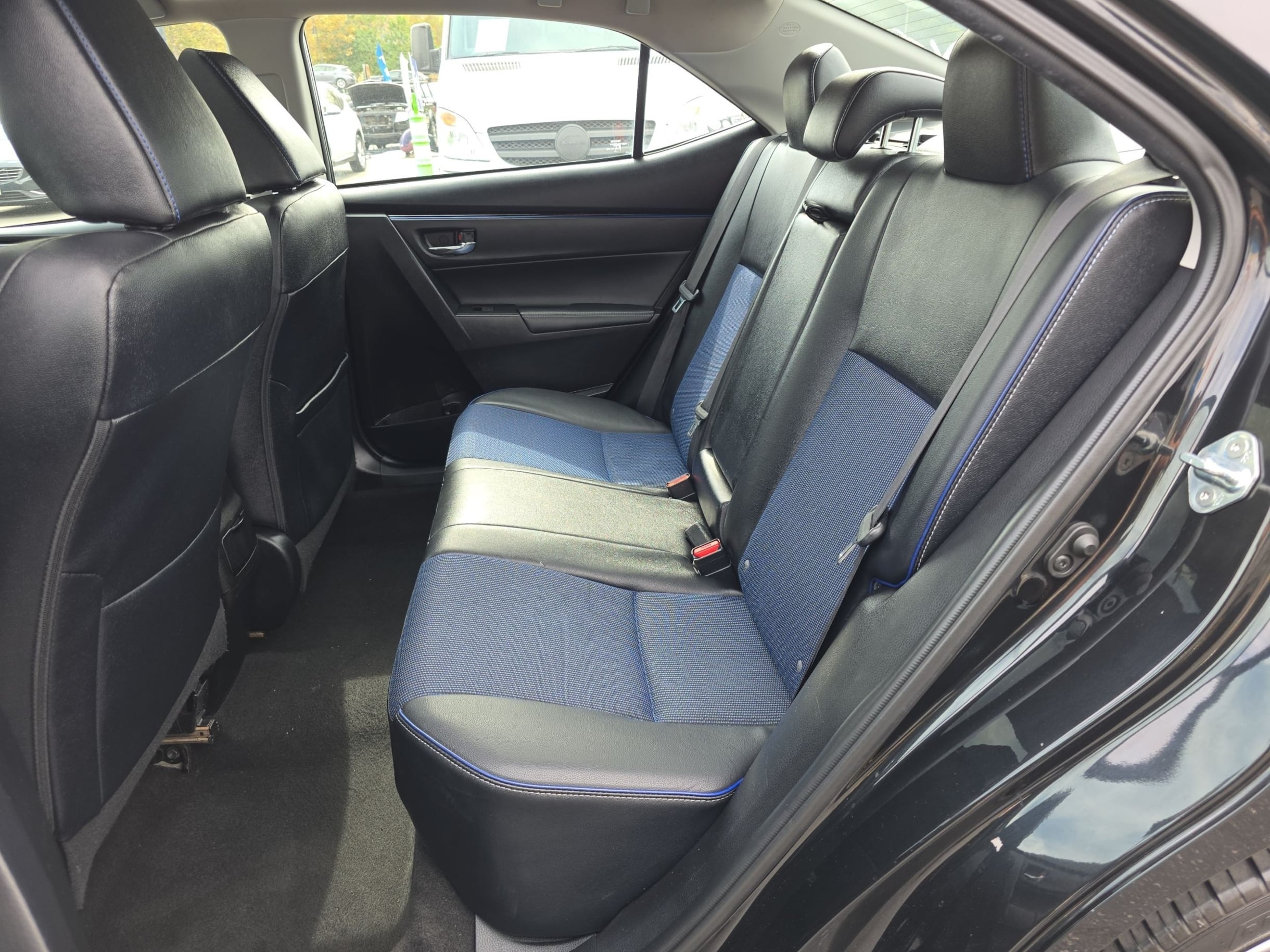 2017 Toyota Corolla SE photo 10