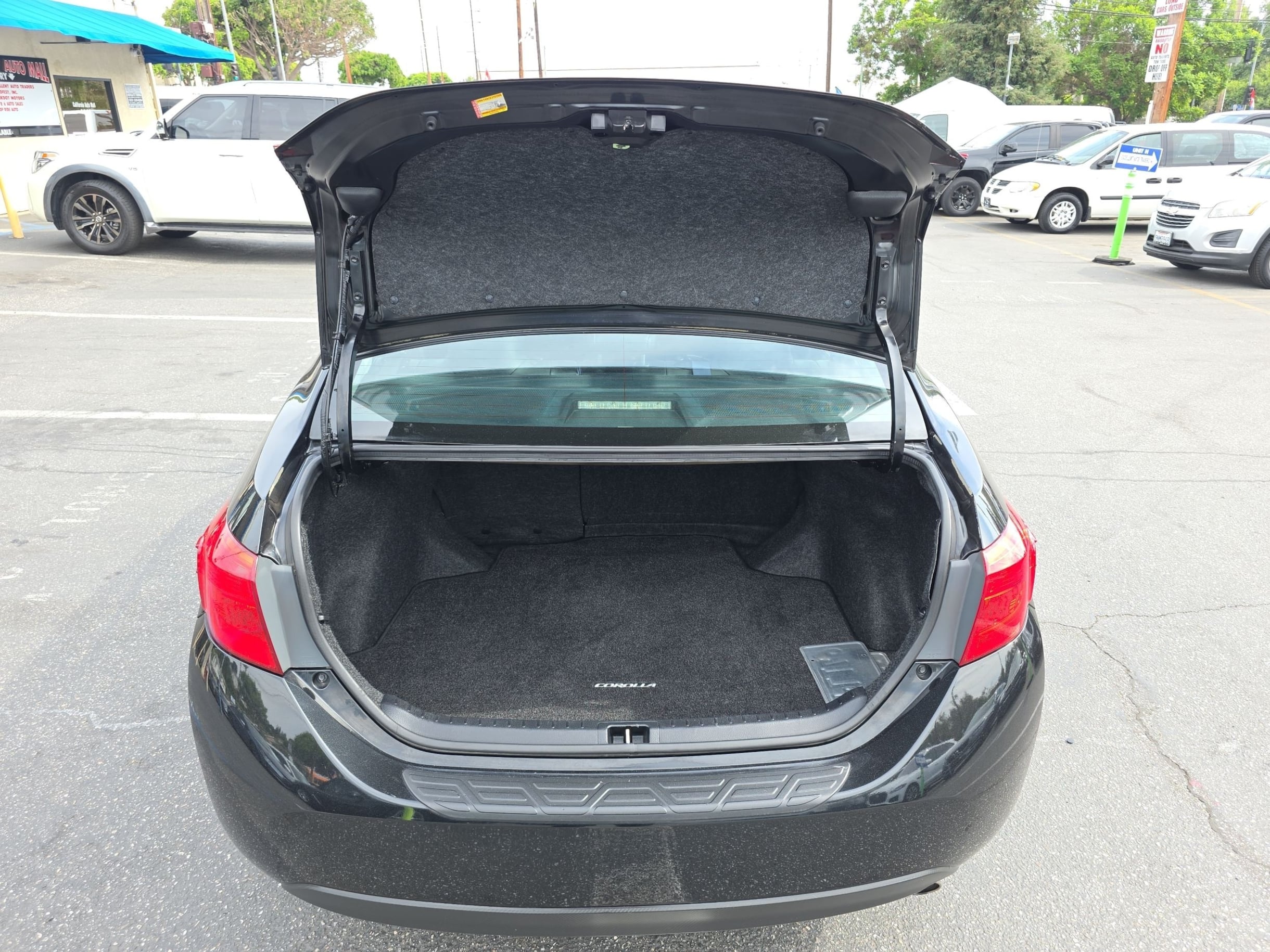 2017 Toyota Corolla SE photo 13