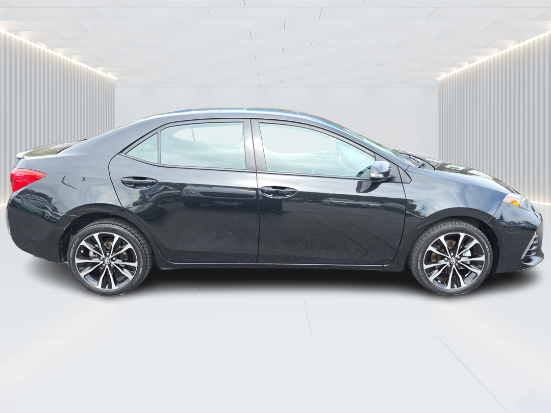 2017 Toyota Corolla SE photo 4