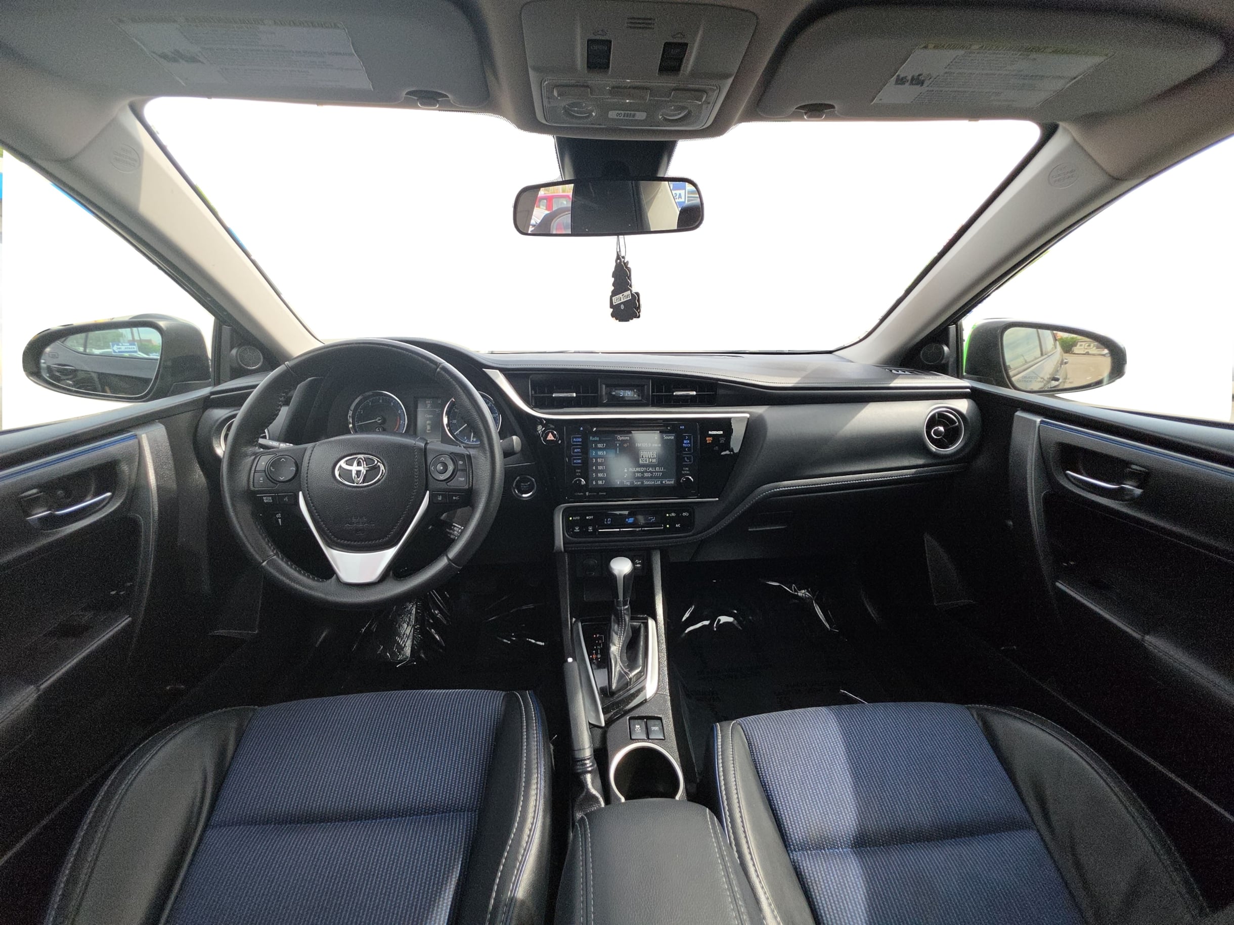2017 Toyota Corolla SE photo 14