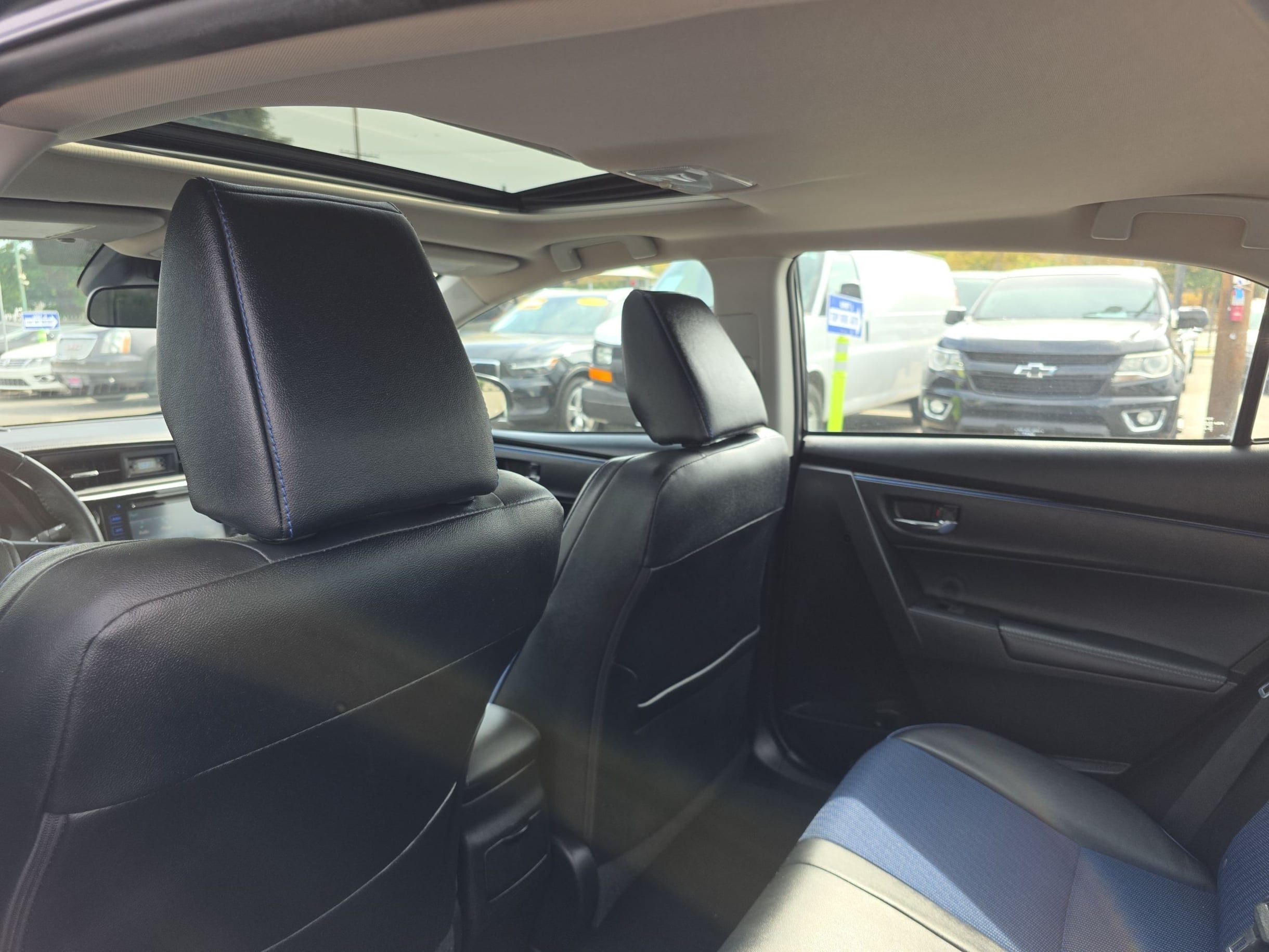 2017 Toyota Corolla SE photo 22