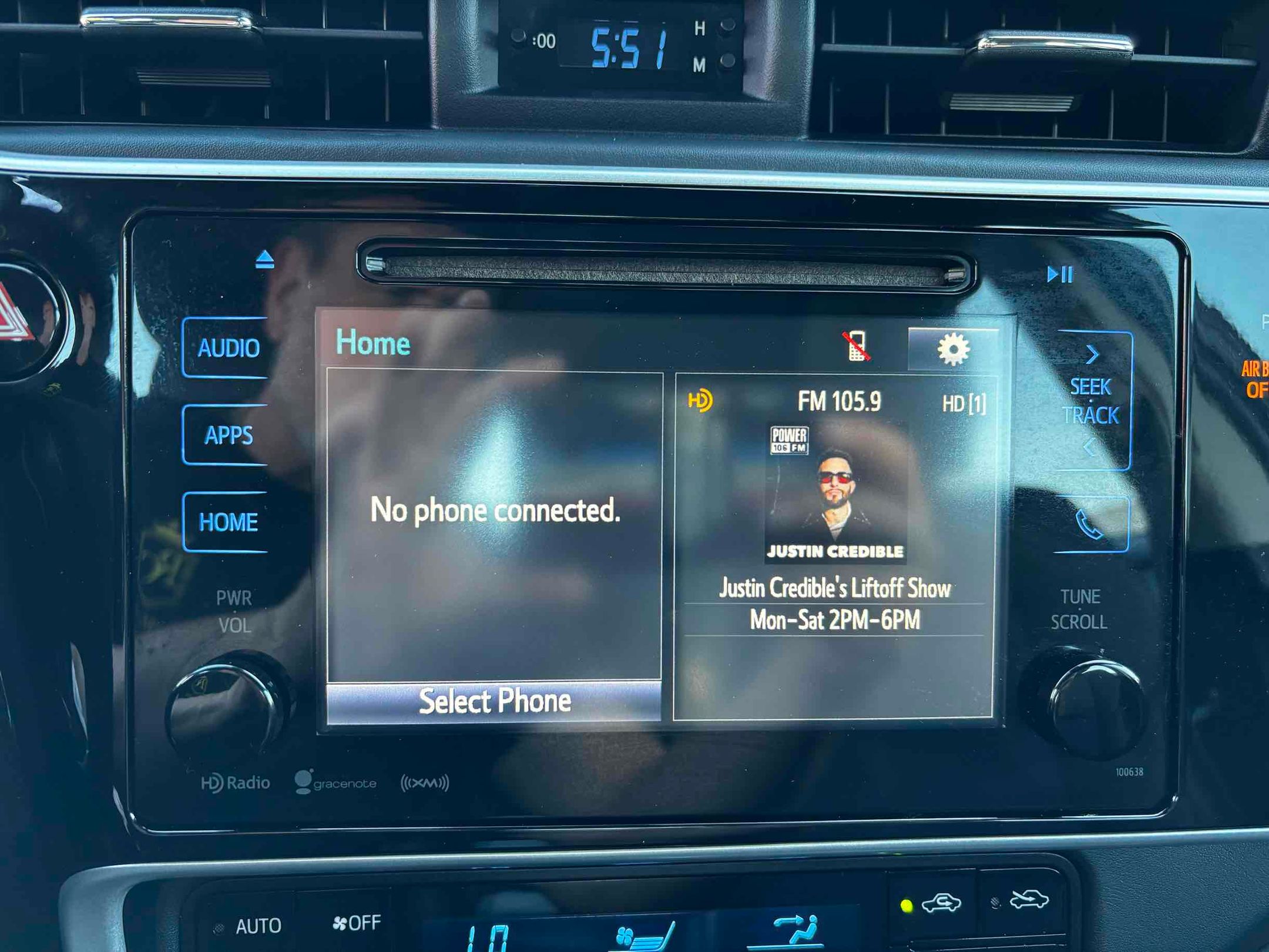 2017 Toyota Corolla SE photo 32