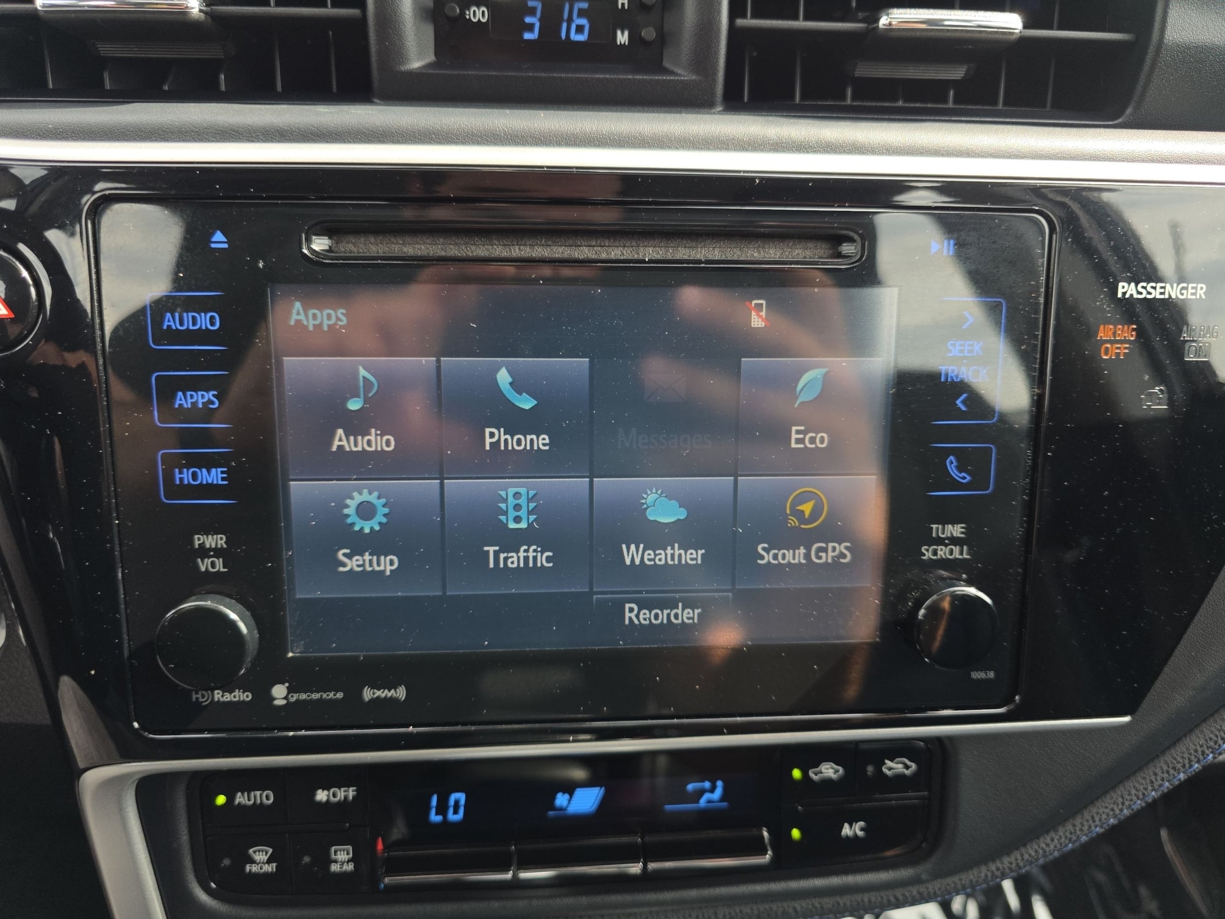 2017 Toyota Corolla SE photo 16