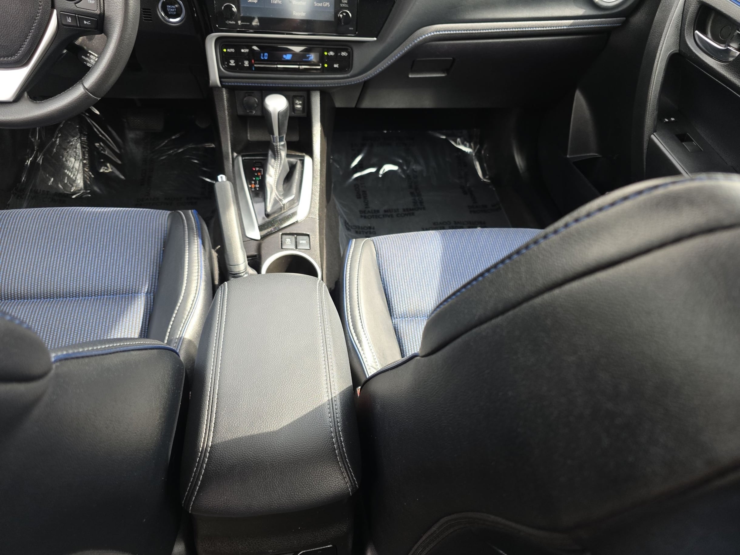 2017 Toyota Corolla SE photo 23