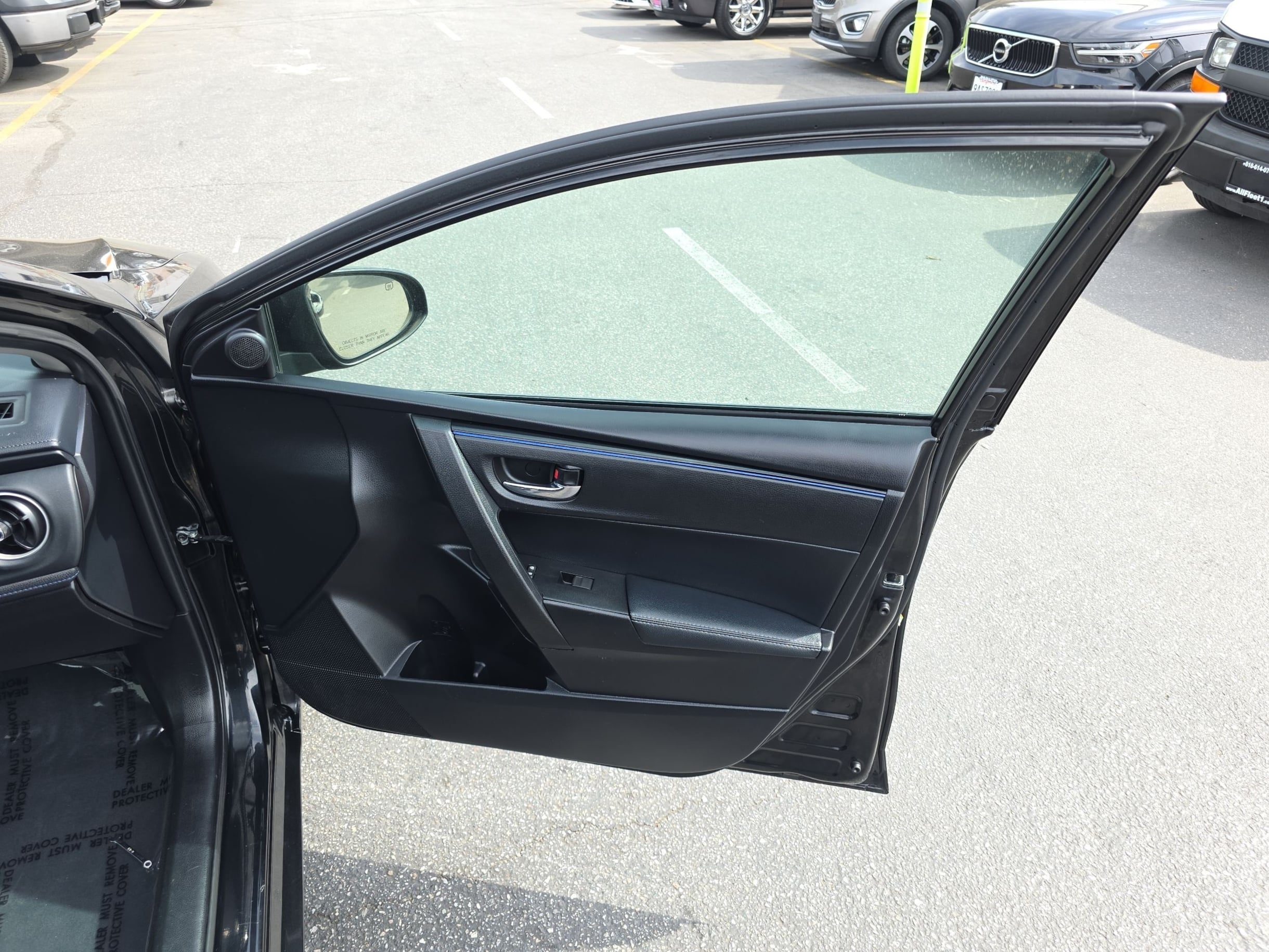 2017 Toyota Corolla SE photo 25