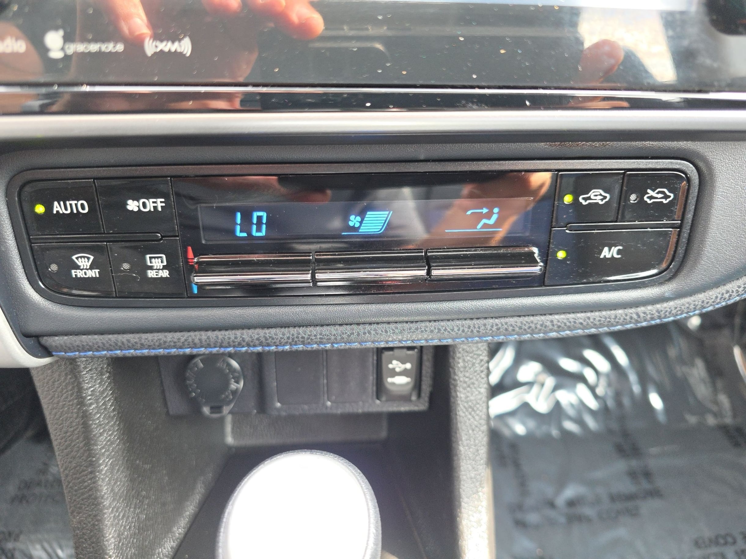 2017 Toyota Corolla SE photo 52