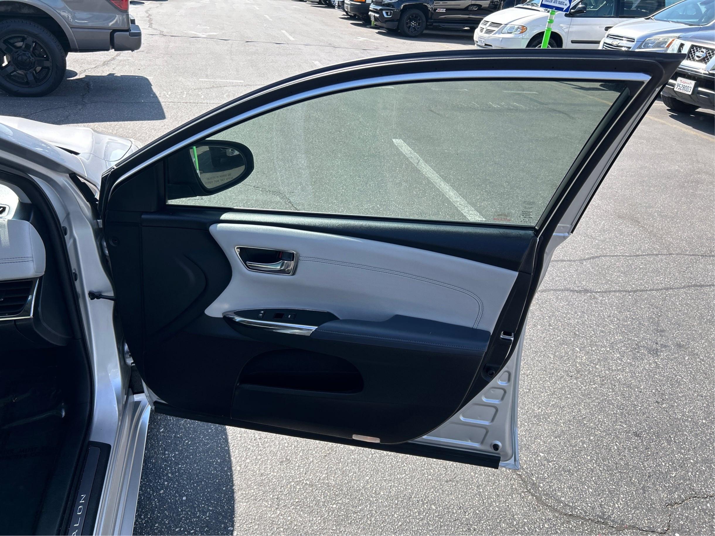 2013 Toyota Avalon Limited photo 22
