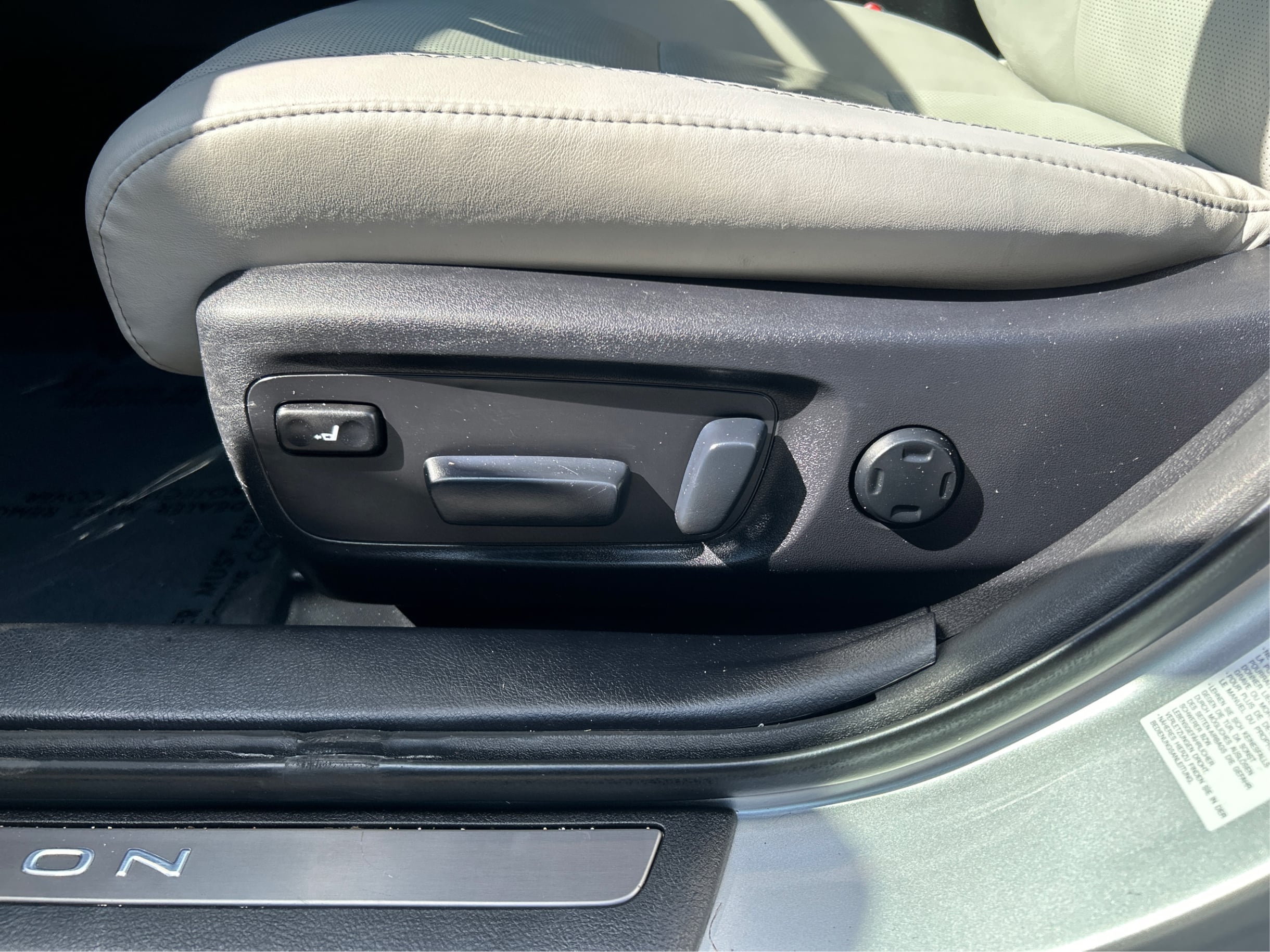 2013 Toyota Avalon Limited photo 17