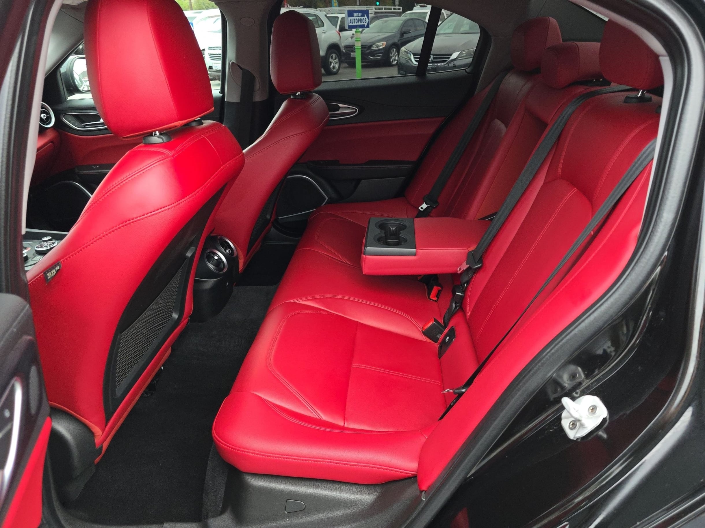 2019 Alfa Romeo Giulia Sport photo 10