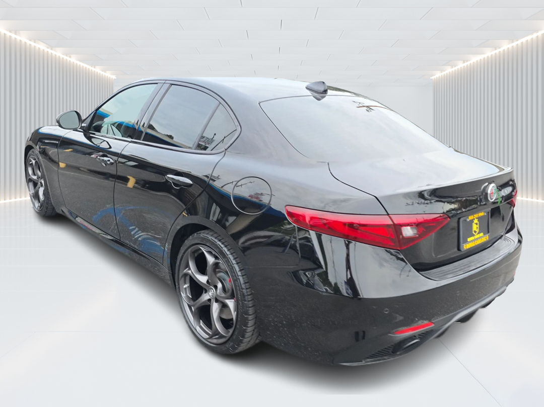 2019 Alfa Romeo Giulia Sport photo 7