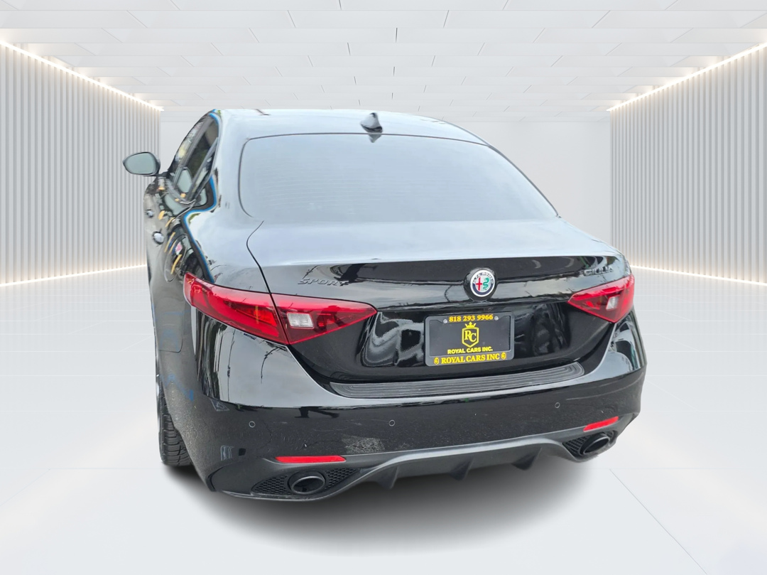 2019 Alfa Romeo Giulia Sport photo 6