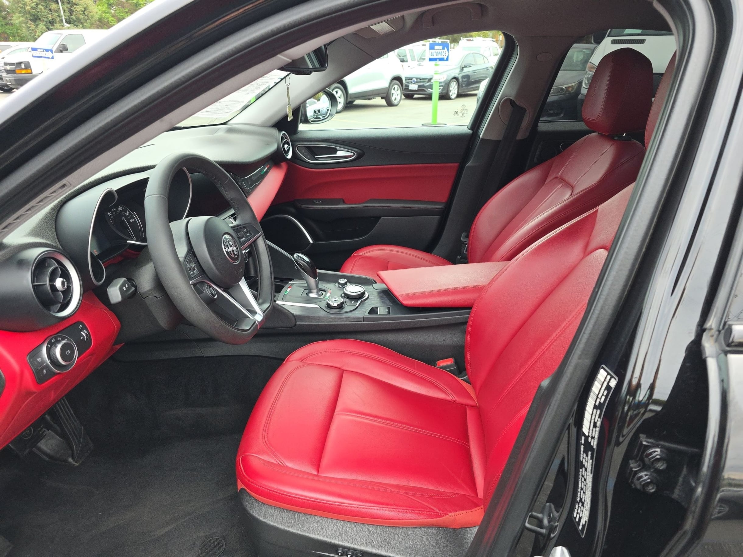 2019 Alfa Romeo Giulia Sport photo 9