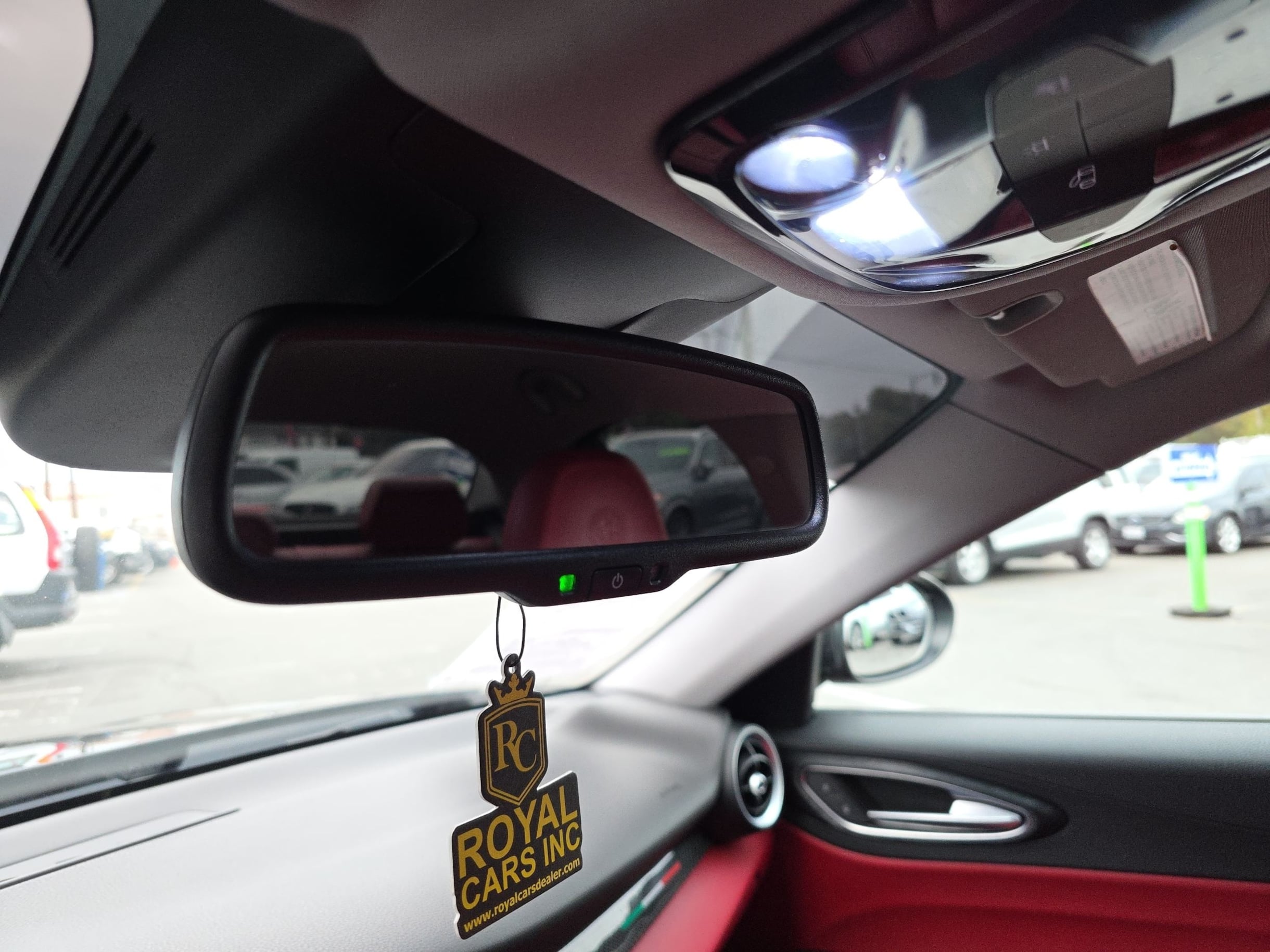 2019 Alfa Romeo Giulia Sport photo 18