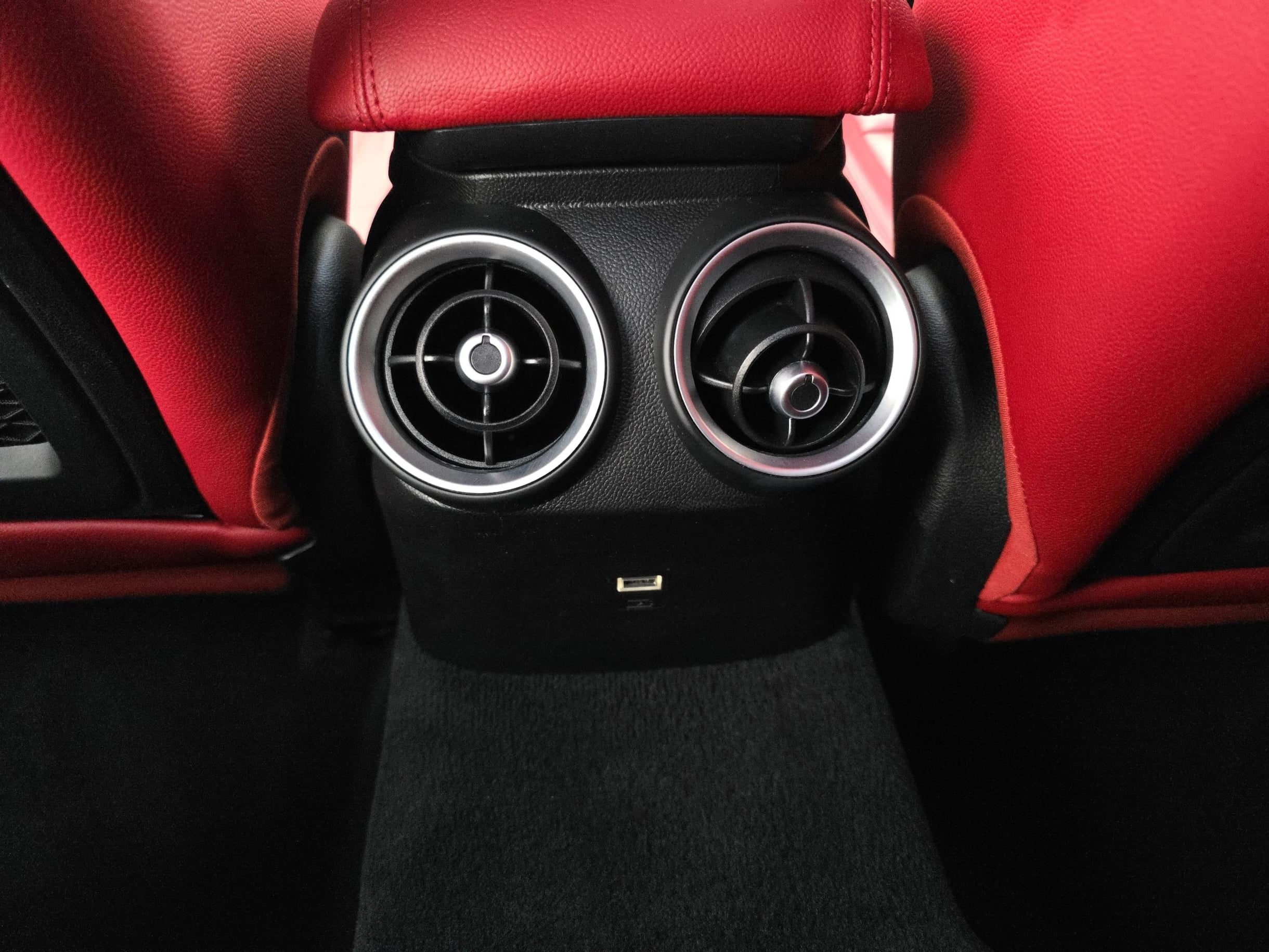 2019 Alfa Romeo Giulia Sport photo 50