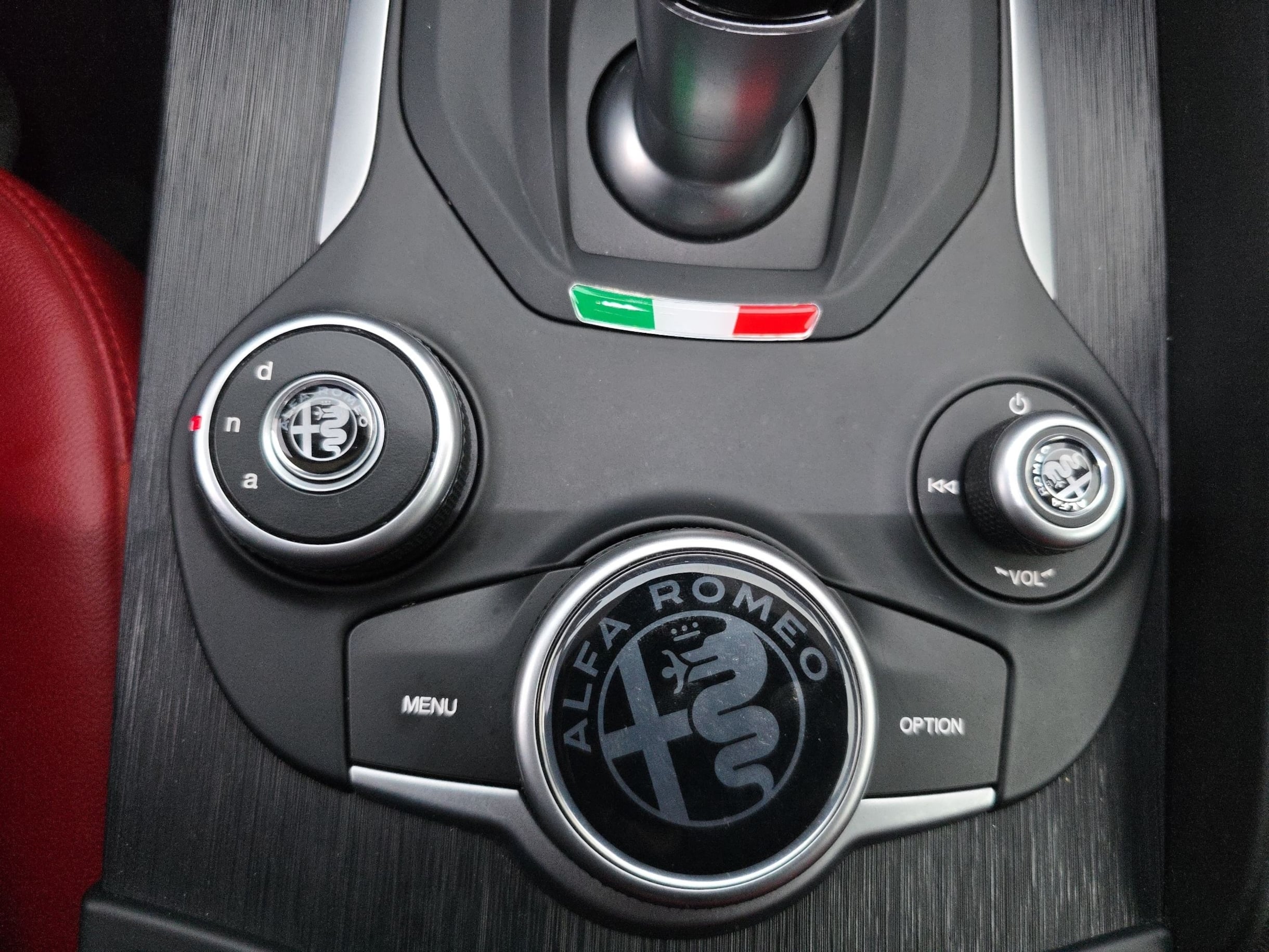 2019 Alfa Romeo Giulia Sport photo 55