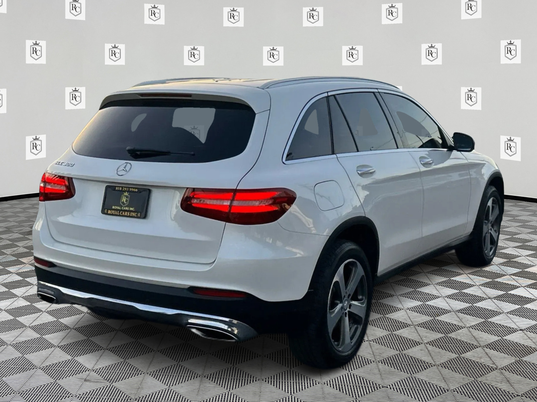 2017 Mercedes Benz GLC 300 photo 3