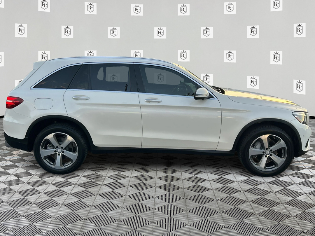 2017 Mercedes Benz GLC 300 photo 2