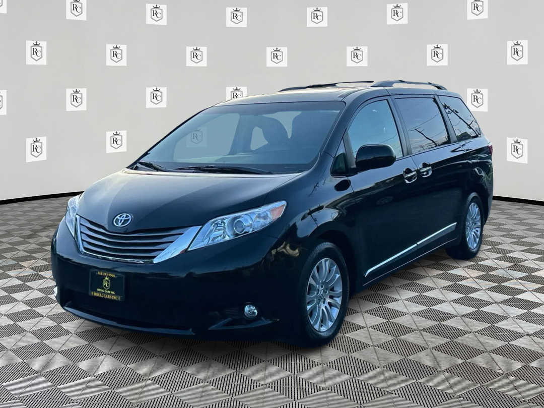 2016 Toyota Sienna XLE Premium V6 8-Passenger's photo