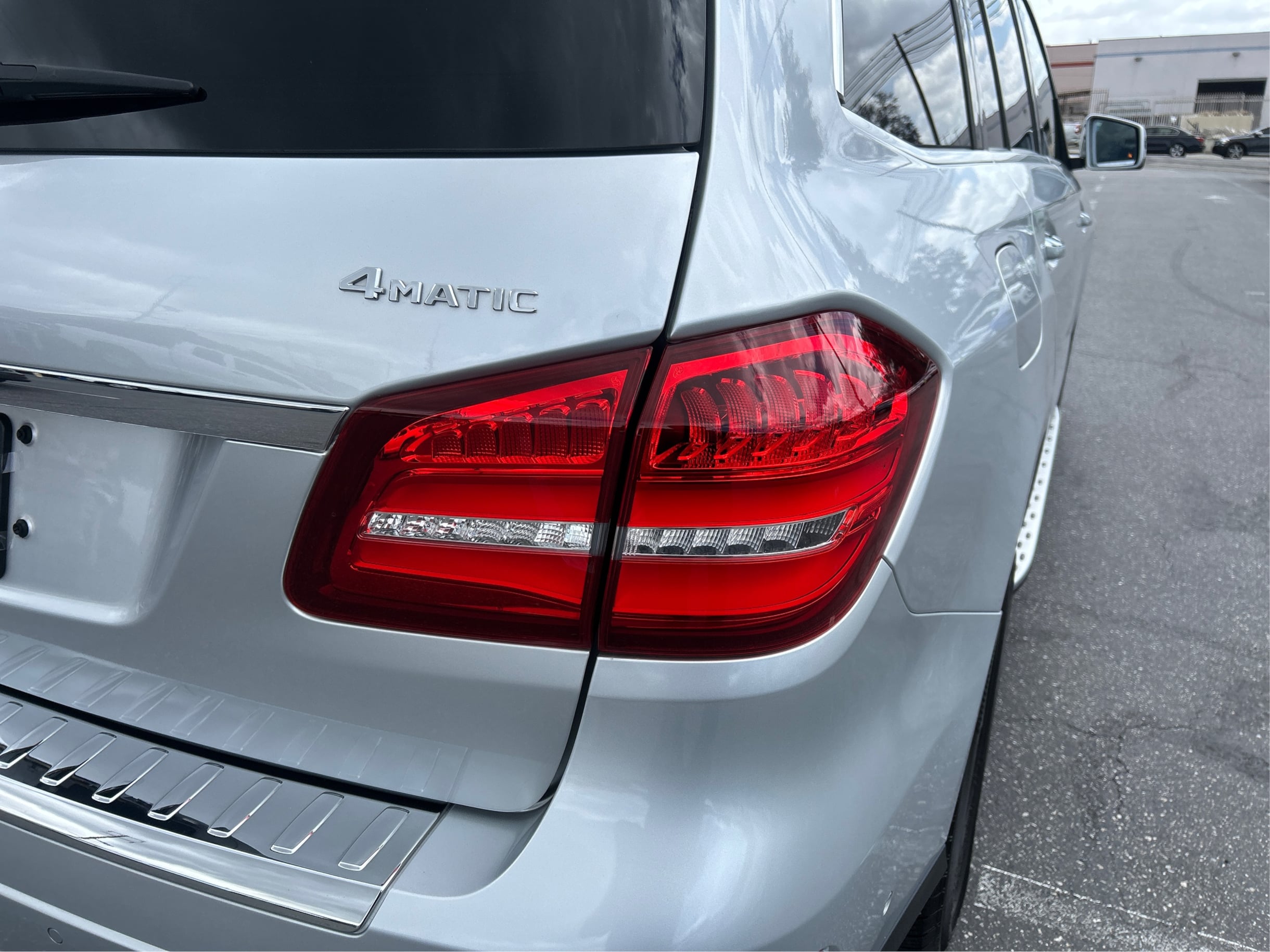 Photo 40 of this Mercedes-Benz GLS 450
