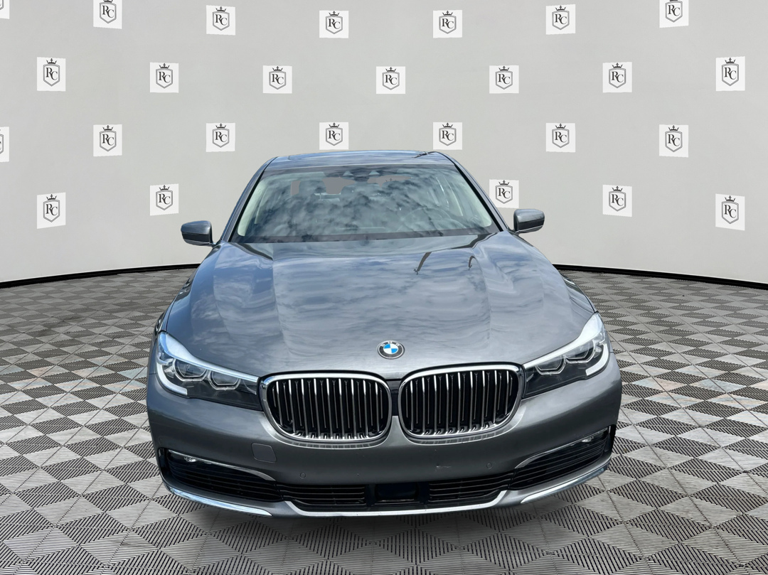 Photo 2 of this BMW 7 Series