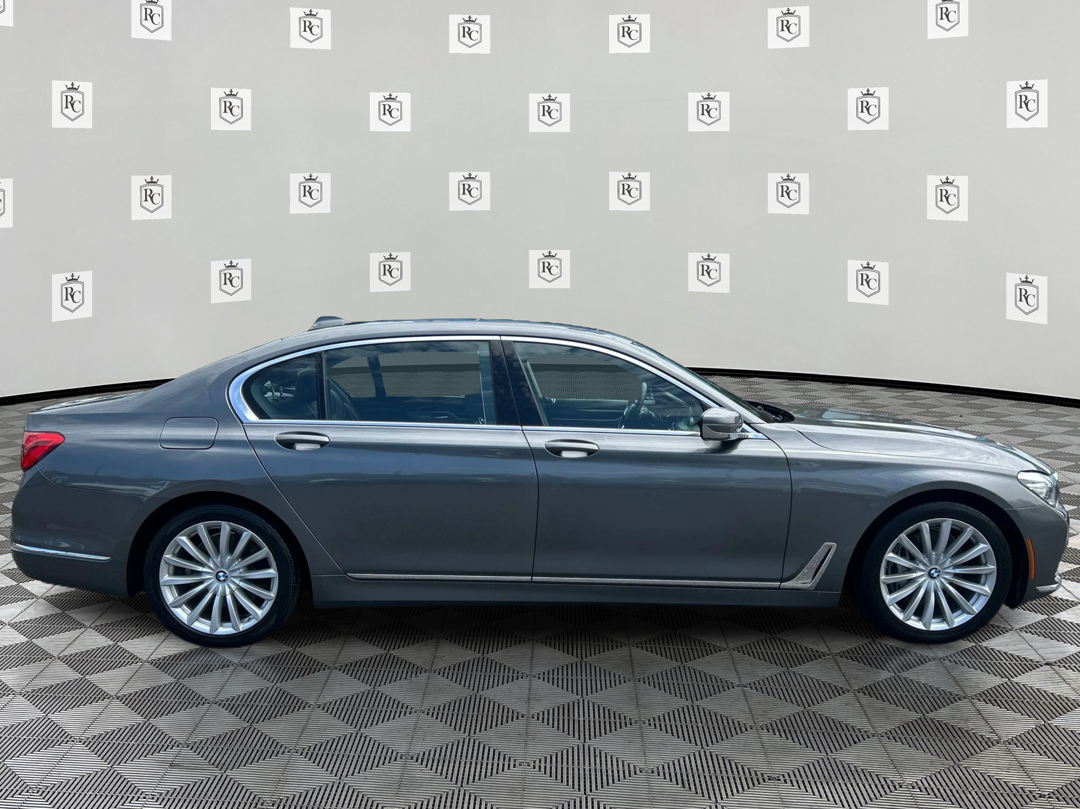 Photo 4 of this BMW 7 Series