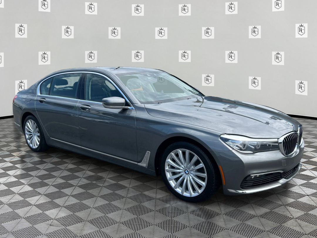 Photo 3 of this BMW 7 Series