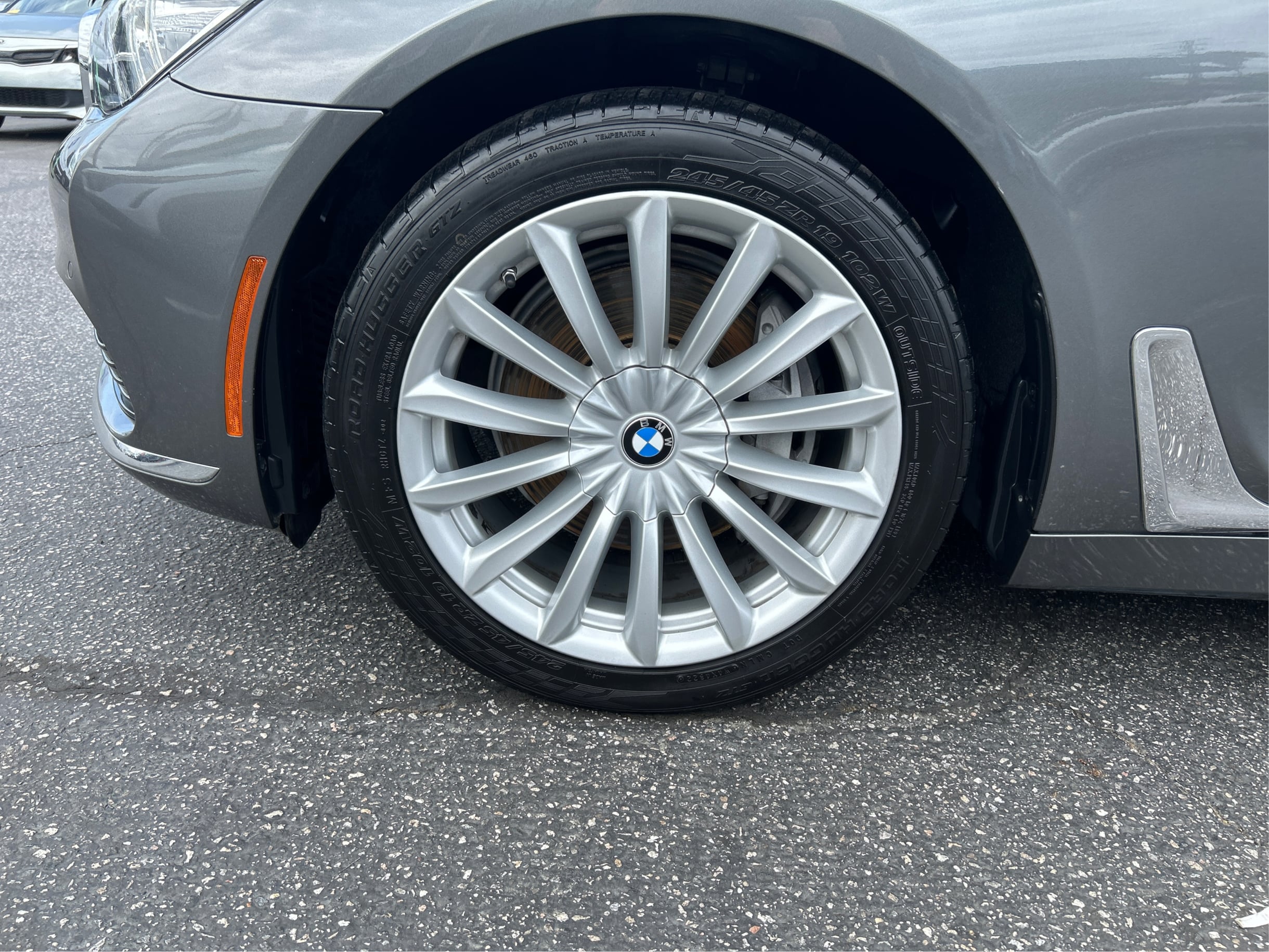 Photo 38 of this BMW 7 Series
