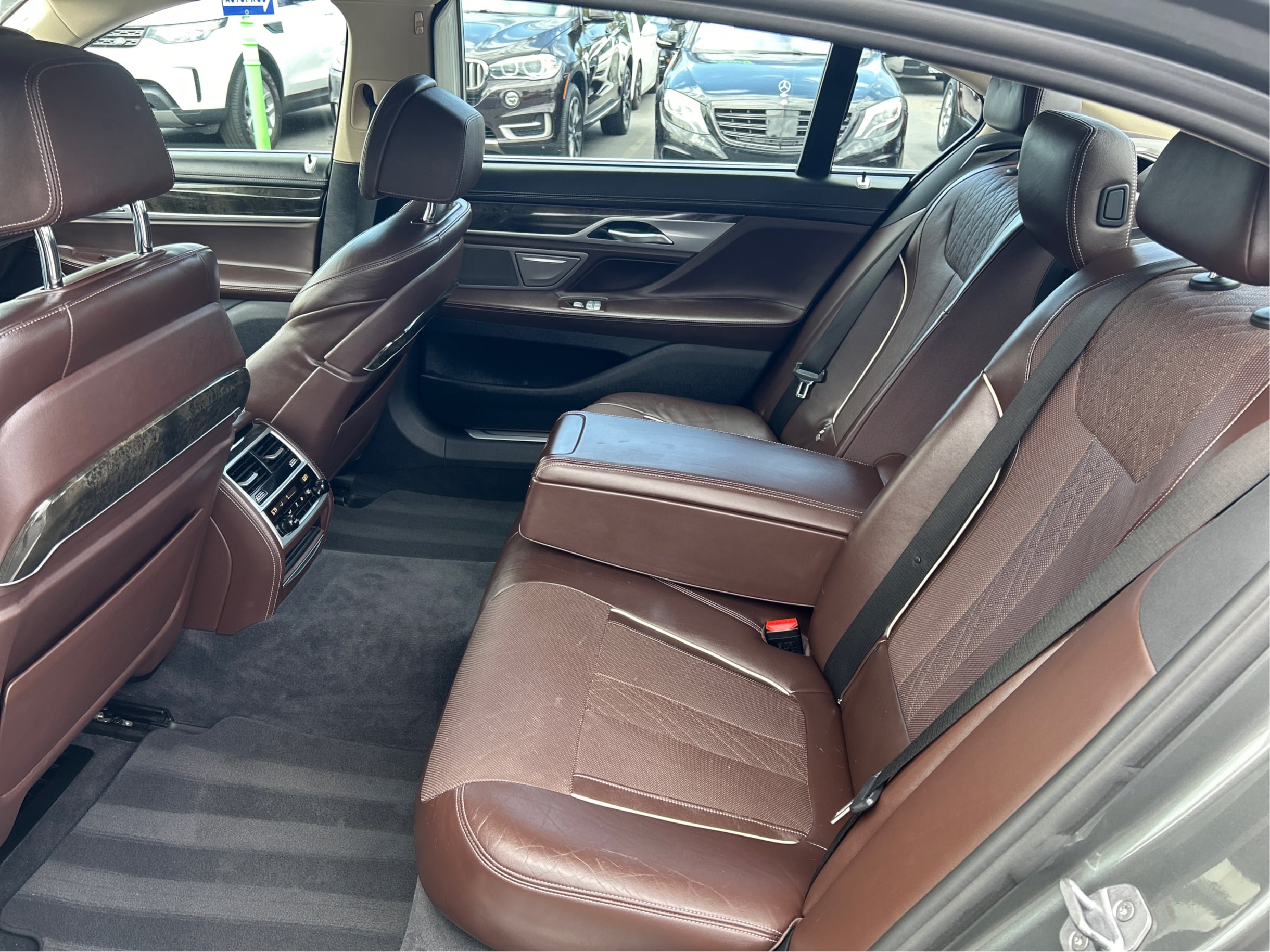 Photo 10 of this BMW 7 Series