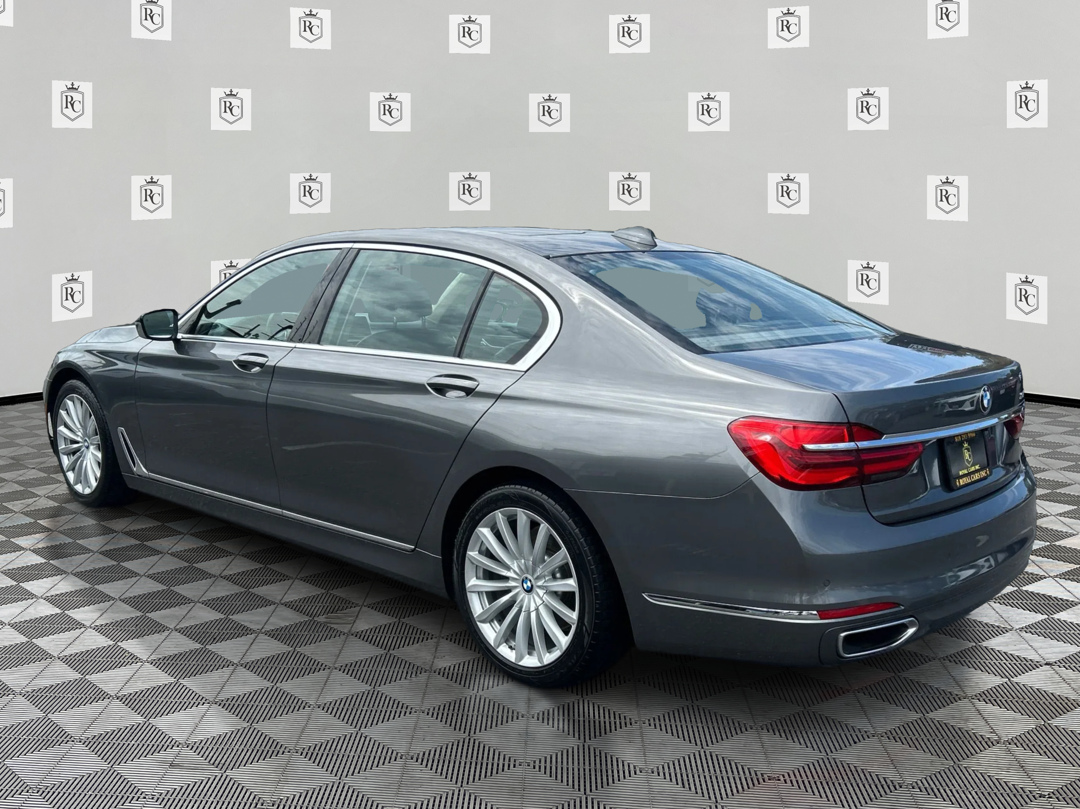 Photo 7 of this BMW 7 Series