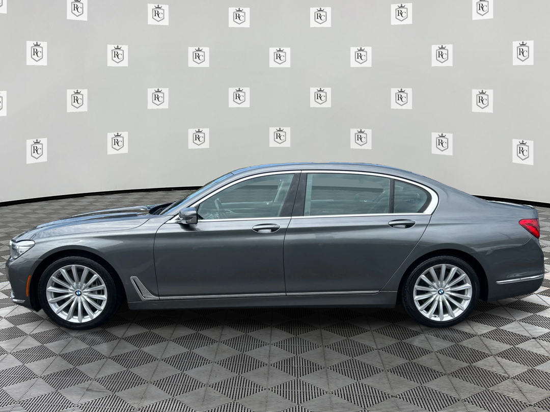 Photo 8 of this BMW 7 Series