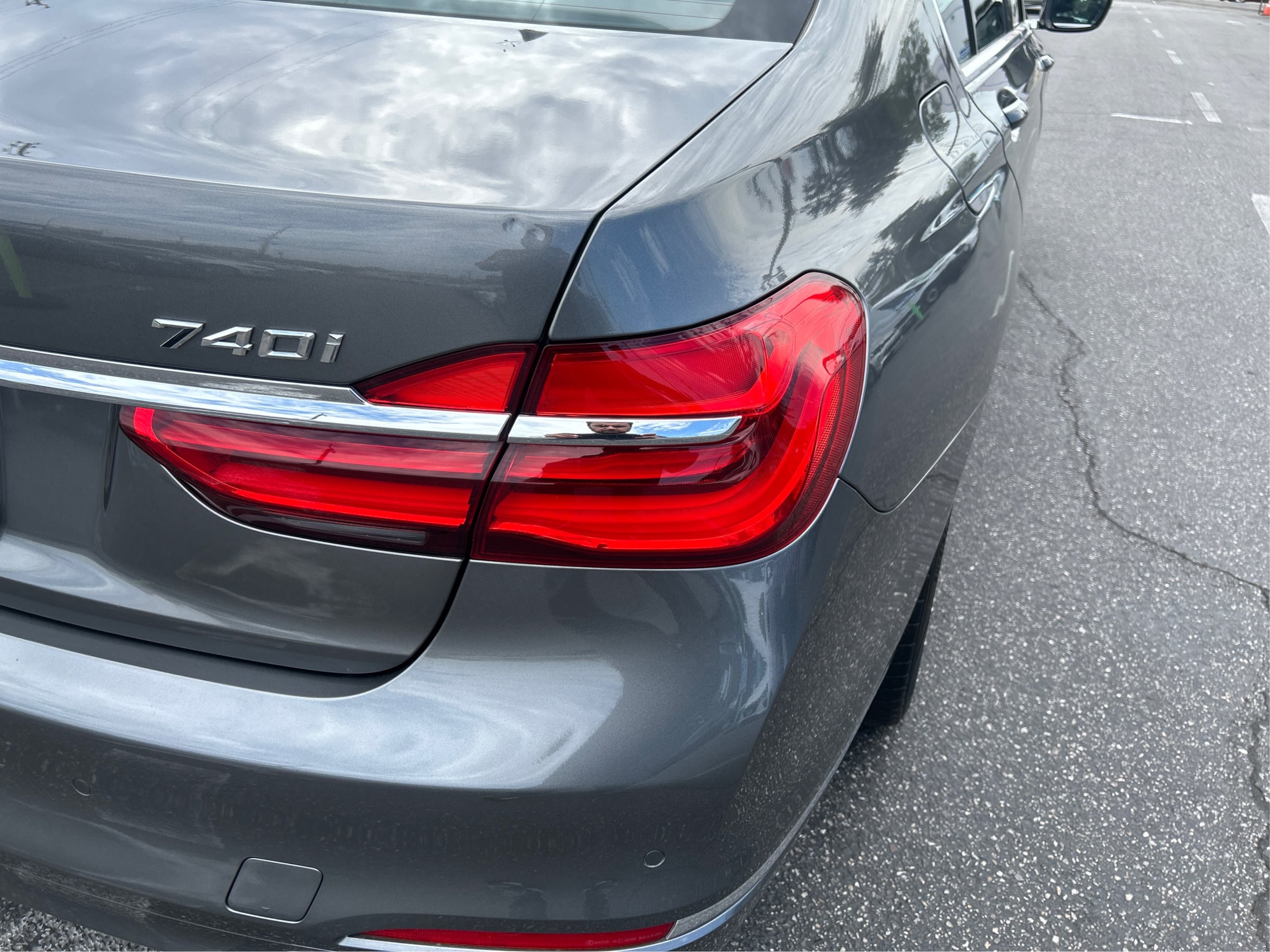Photo 42 of this BMW 7 Series