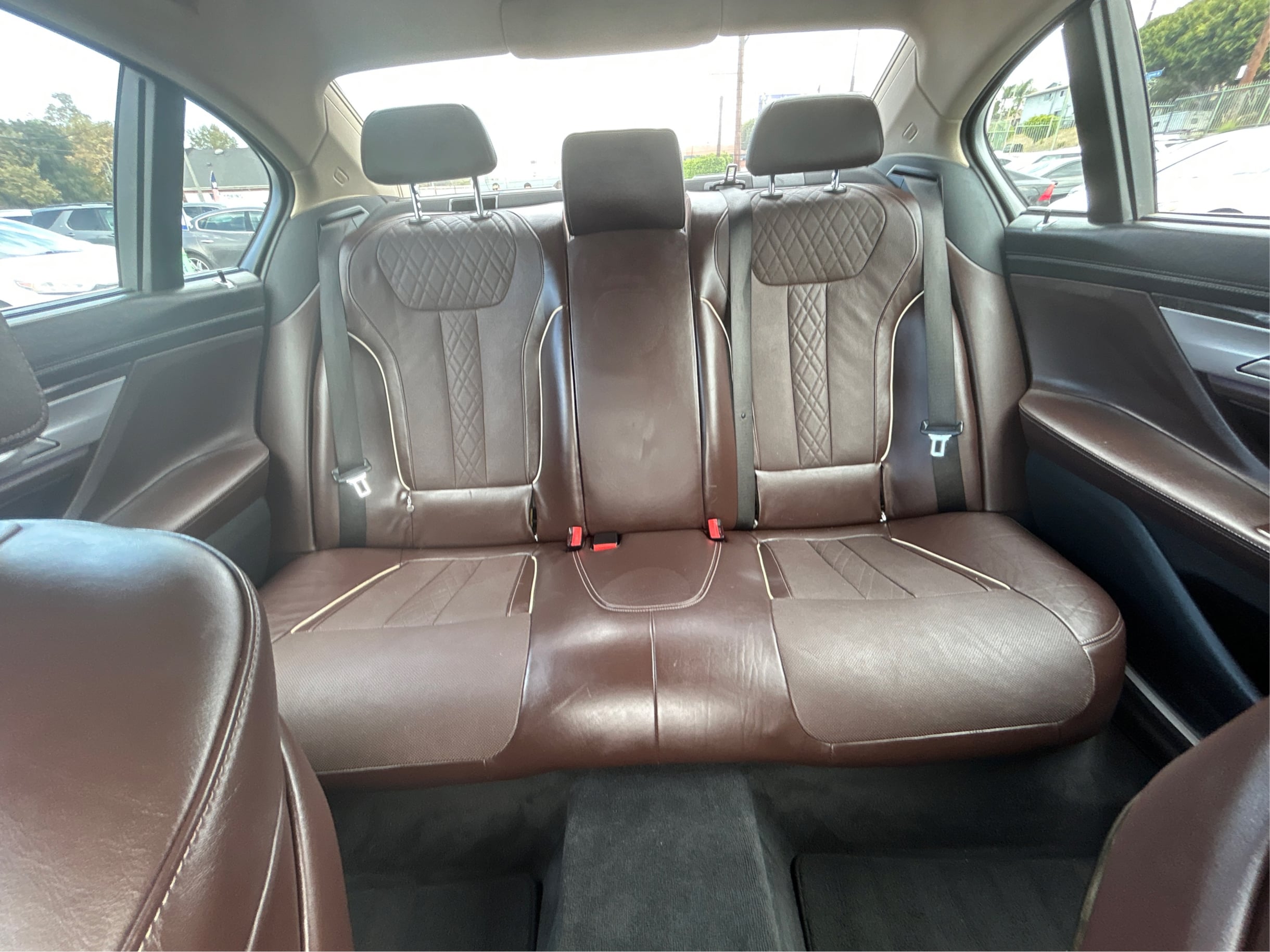 Photo 15 of this BMW 7 Series