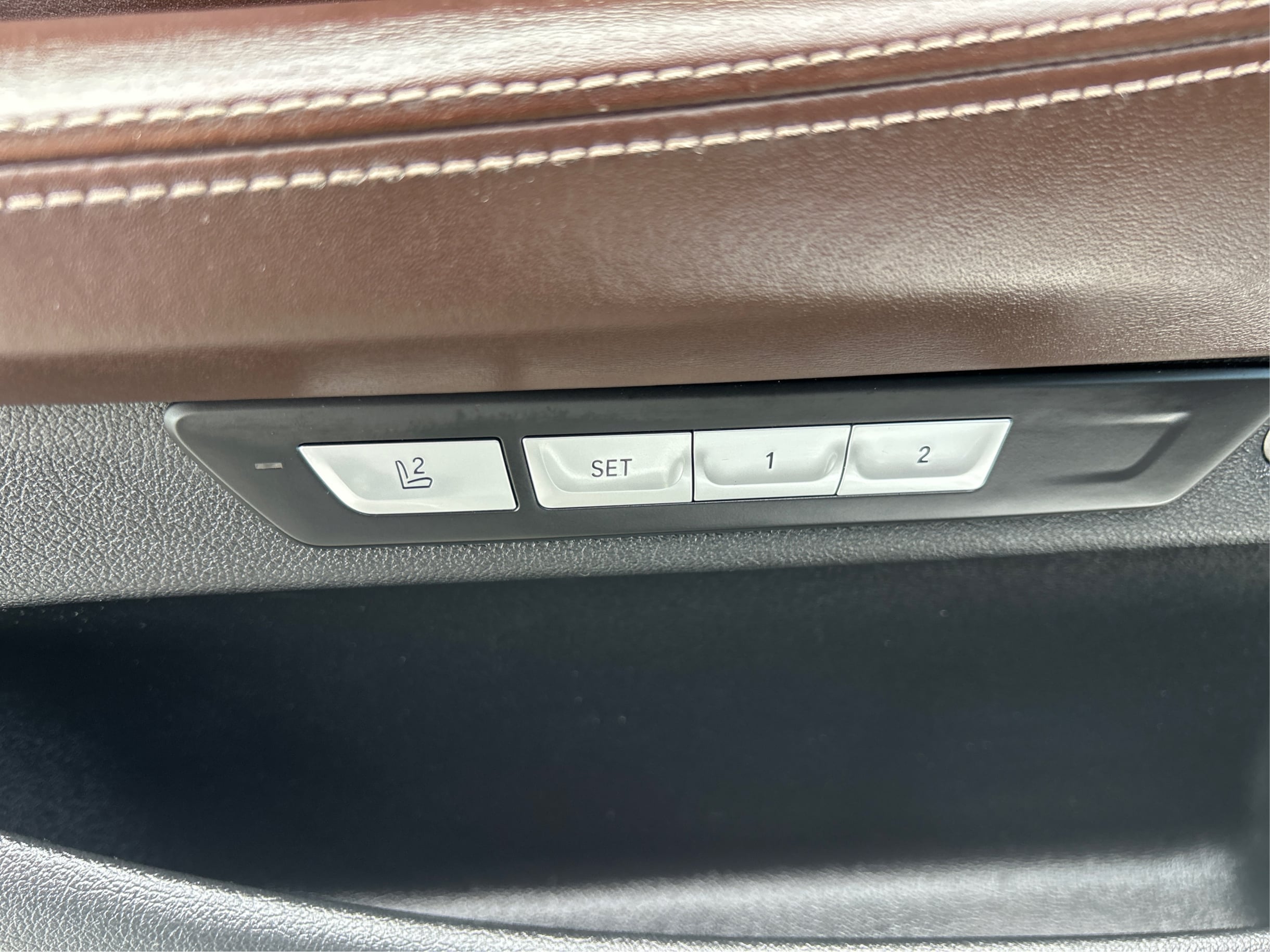 Photo 28 of this BMW 7 Series