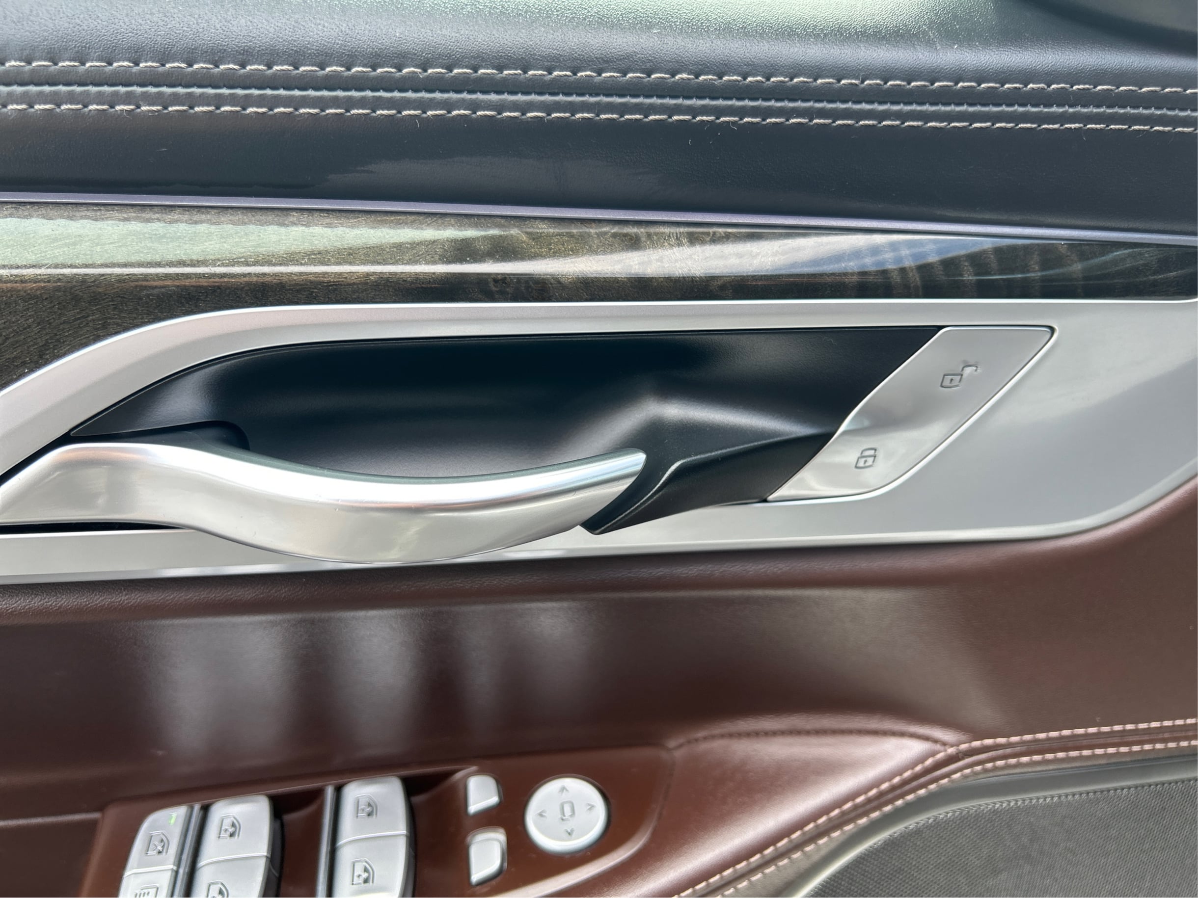 Photo 61 of this BMW 7 Series