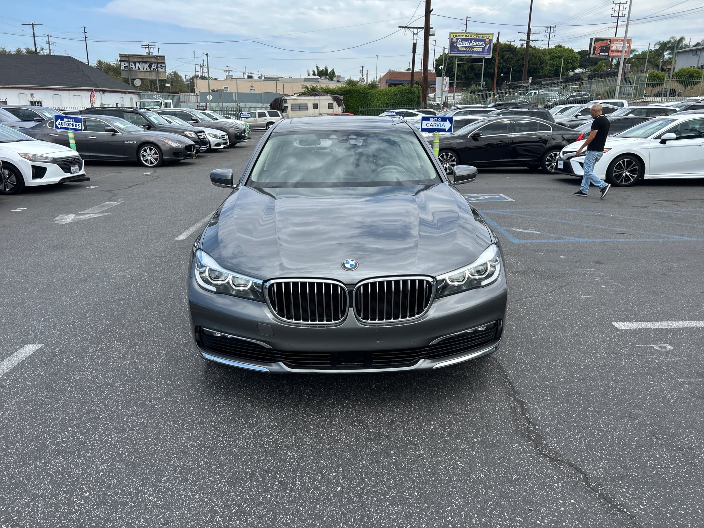 Photo 31 of this BMW 7 Series