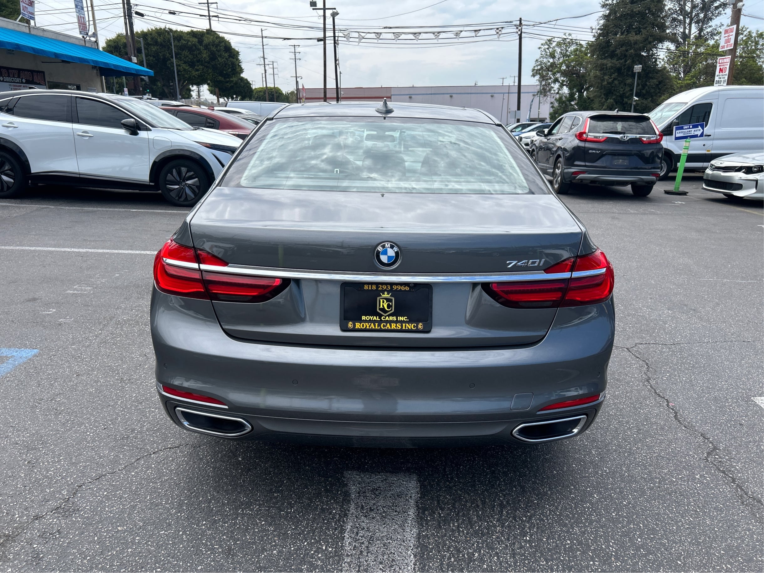 Photo 34 of this BMW 7 Series