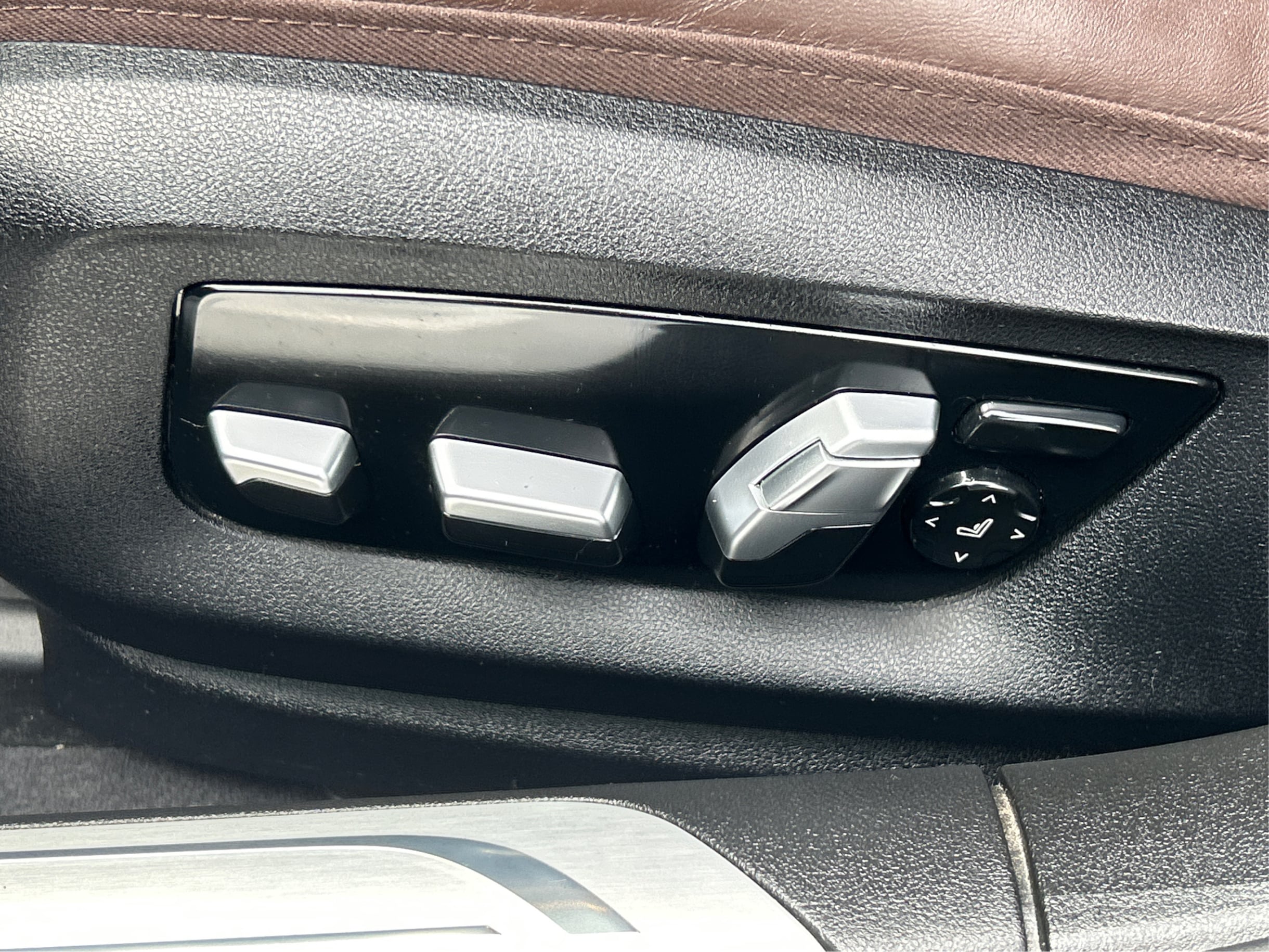 Photo 22 of this BMW 7 Series