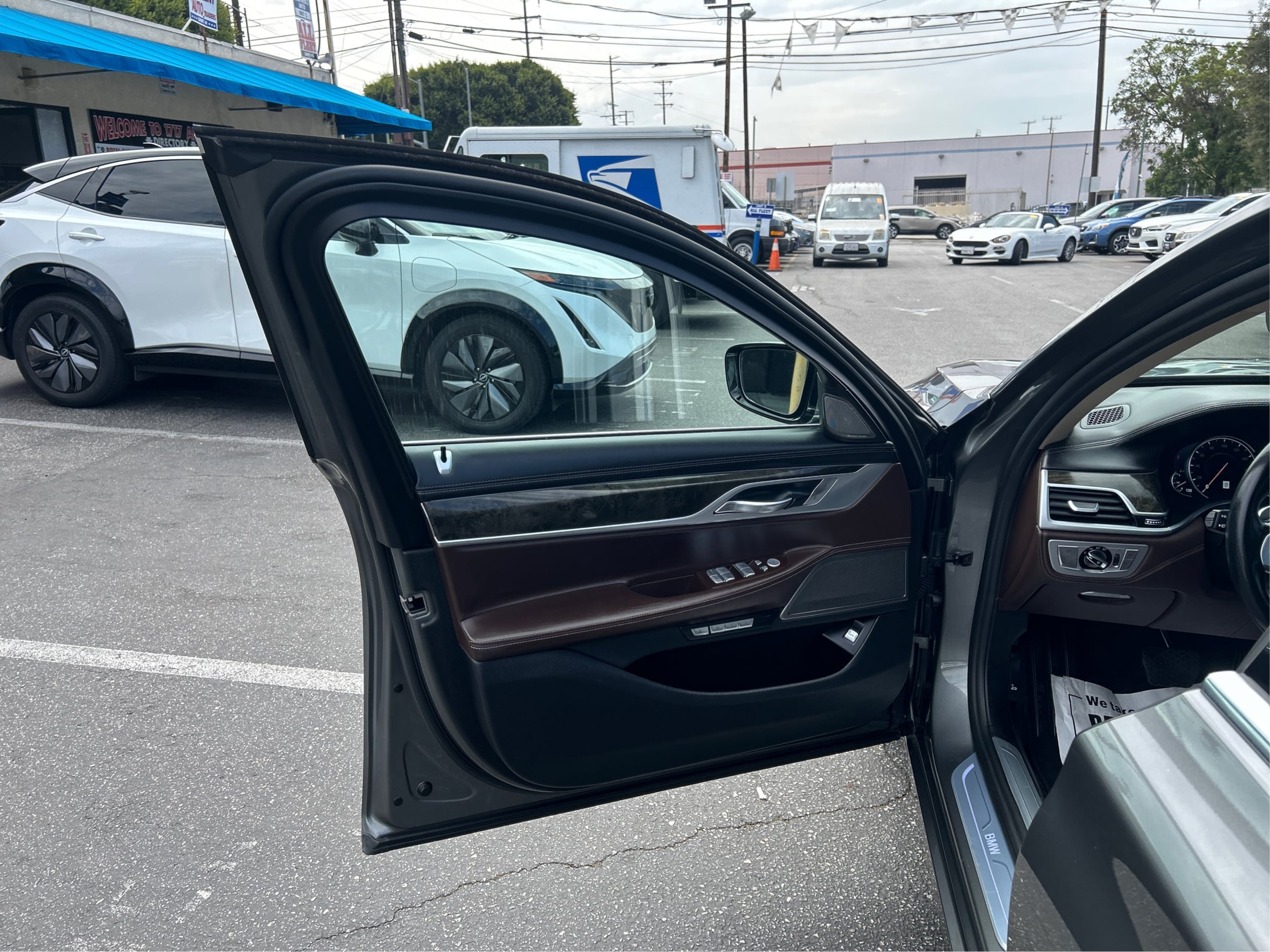 Photo 23 of this BMW 7 Series