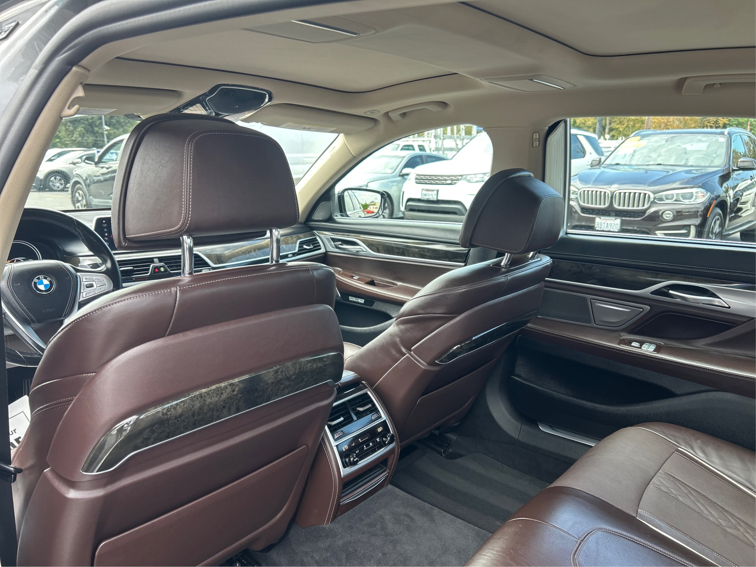 Photo 24 of this BMW 7 Series