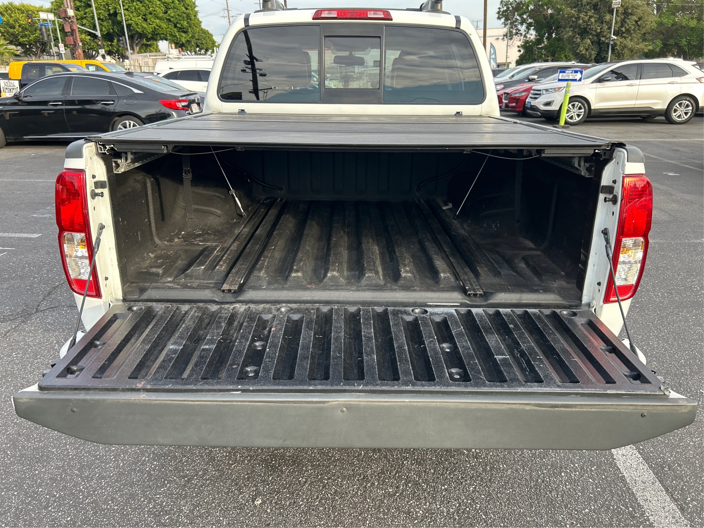 Photo 13 of this Nissan Frontier