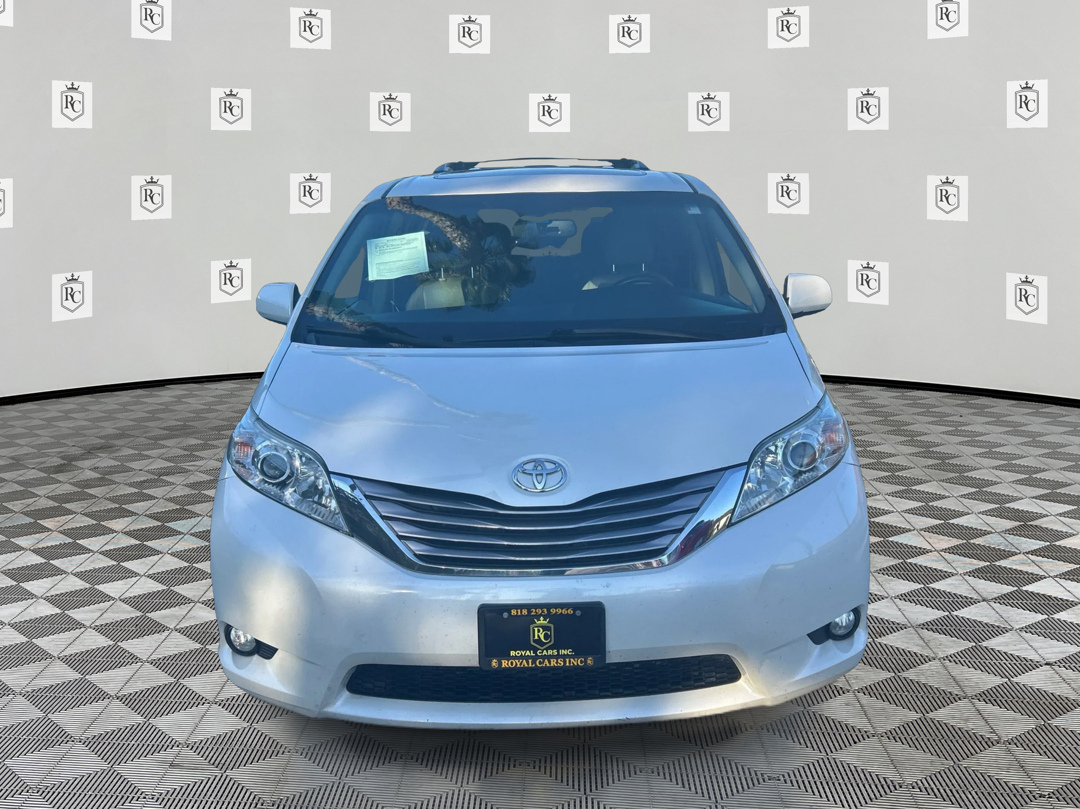 Photo 2 of this Toyota Sienna