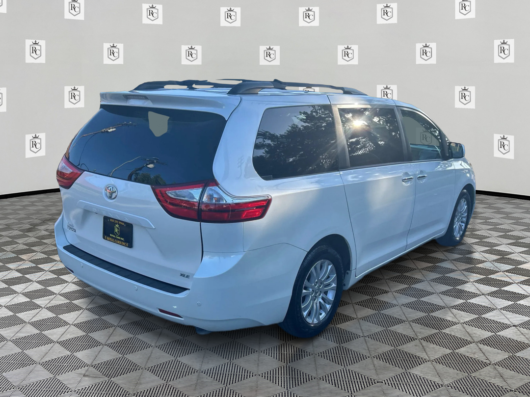 Photo 5 of this Toyota Sienna